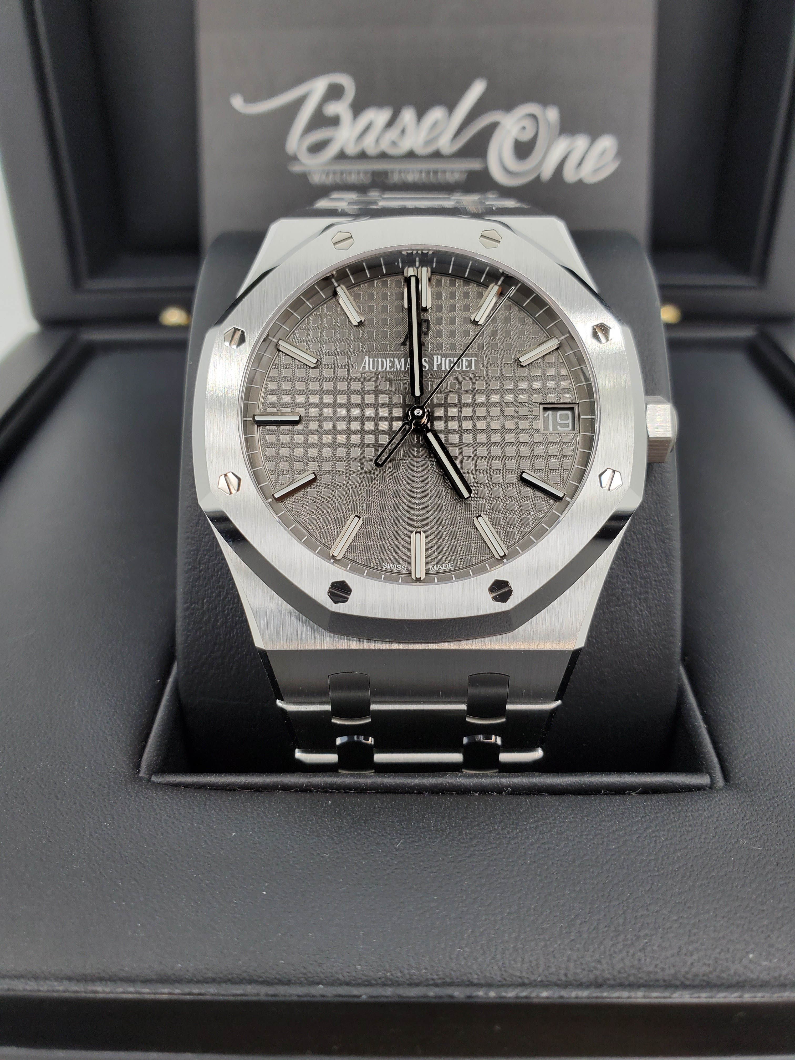 BRAND NEW AUDEMARS PIGUET 15500st 15500 ROYAL OAK SELFWINDING STAINLESS STEEL GREY 41mm