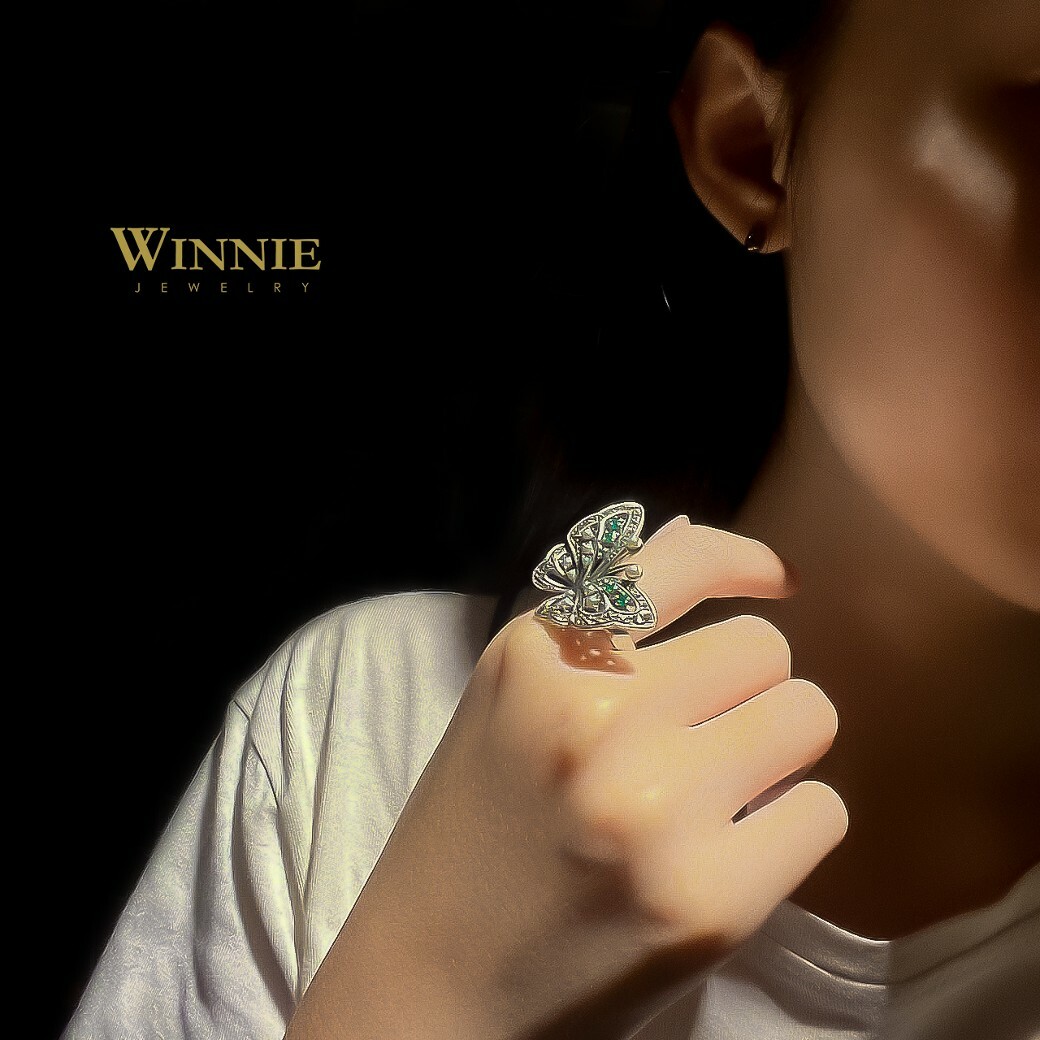 祖母綠蝴蝶翩翩戒指