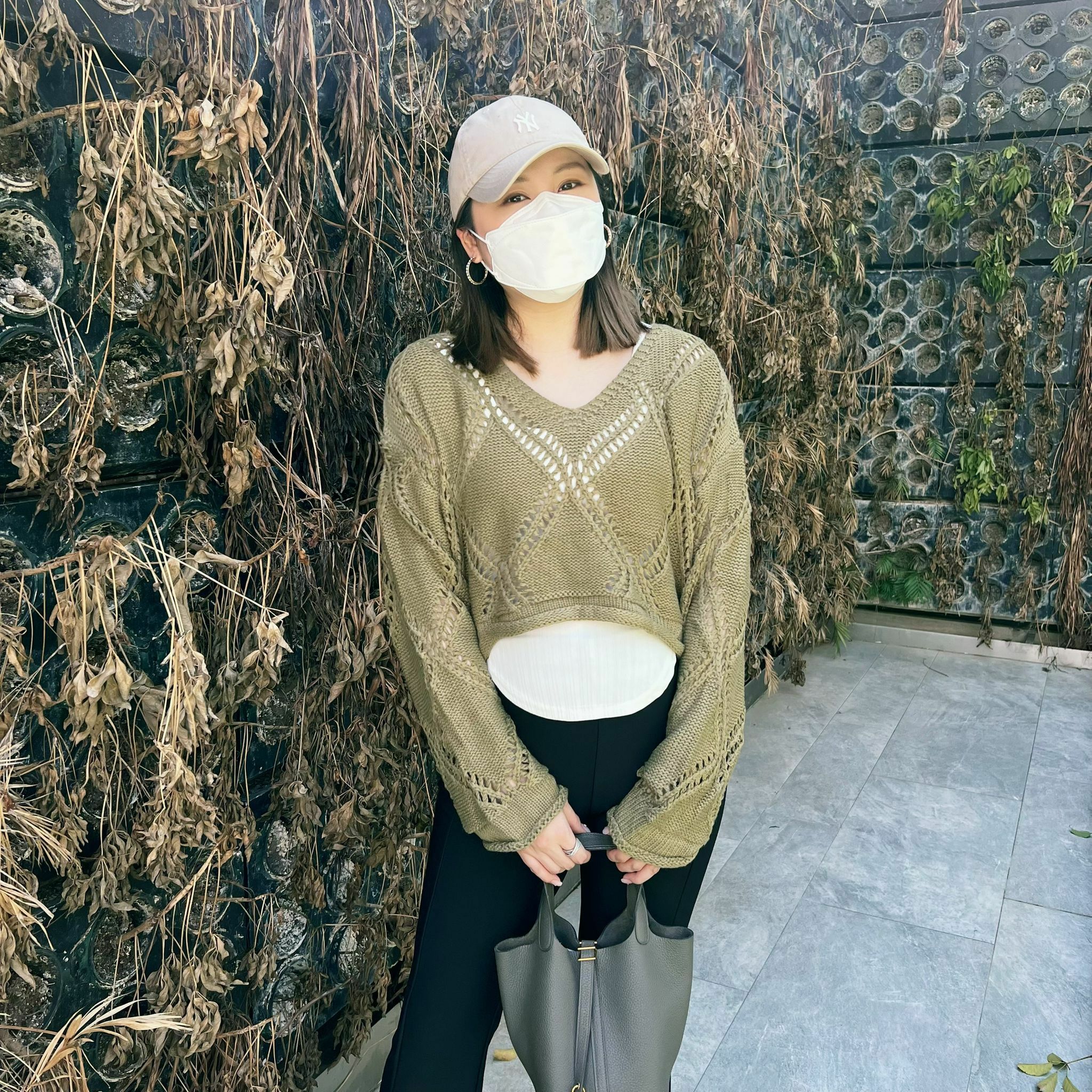 【Hoi2推介】V領菱格冷衫連打底背心