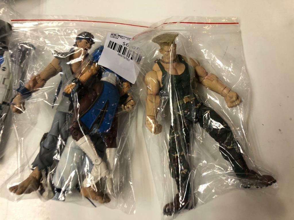 寄賣-美版Street Fighter Figure Ryu  Chun Li  Guide