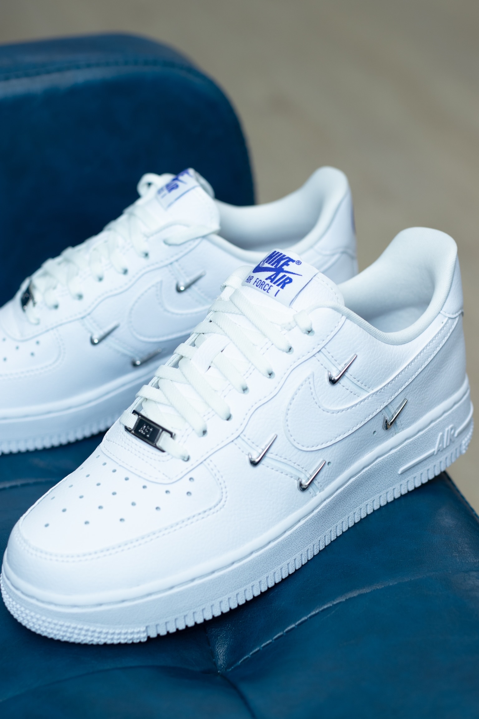 【預訂】NIKE AIR FORCE 1  07 LX 白藍小銀剔（泫雅款）-WOMEN