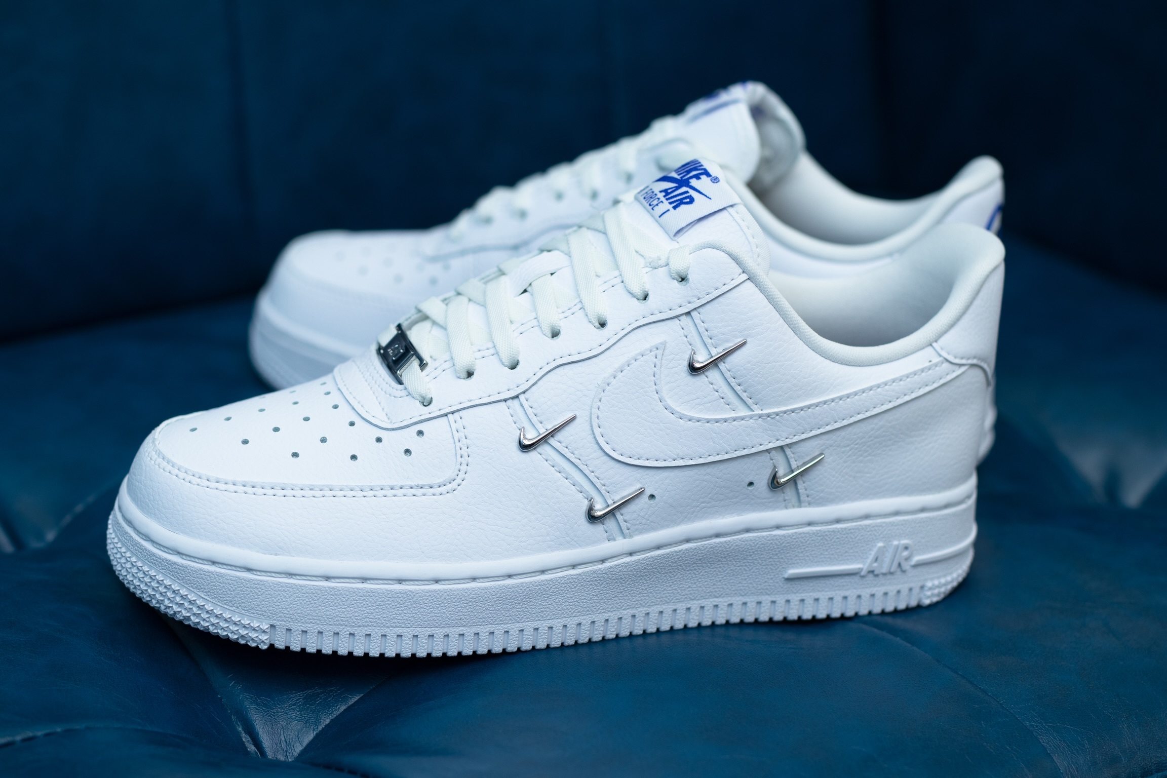 【預訂】NIKE AIR FORCE 1  07 LX 白藍小銀剔（泫雅款）-WOMEN