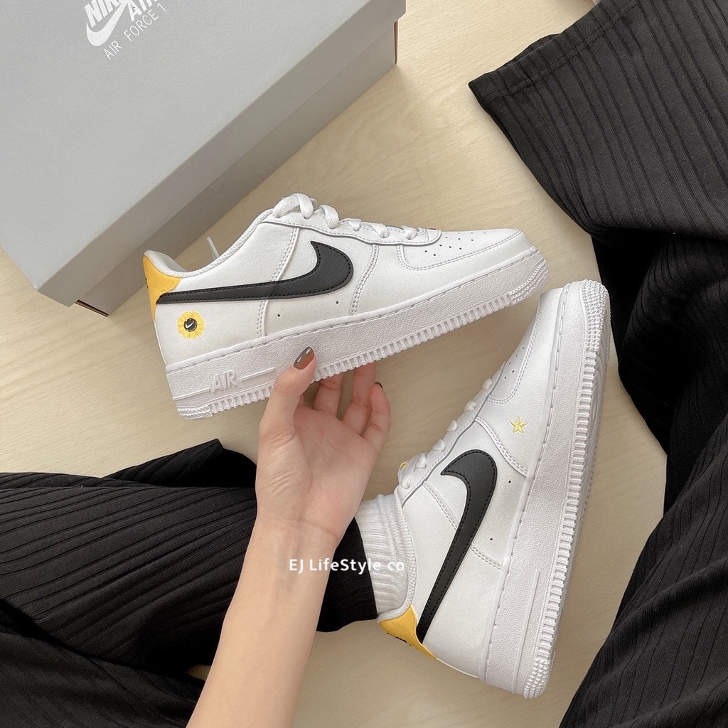 NIKE AIR FORCE 1 向日葵 花花 白黃 刺繡 星星 雛菊 大童鞋 DM0983-100 / 現貨