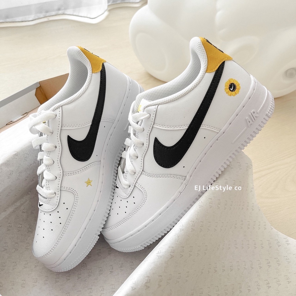 NIKE AIR FORCE 1 向日葵 花花 白黃 刺繡 星星 雛菊 大童鞋 DM0983-100 / 現貨