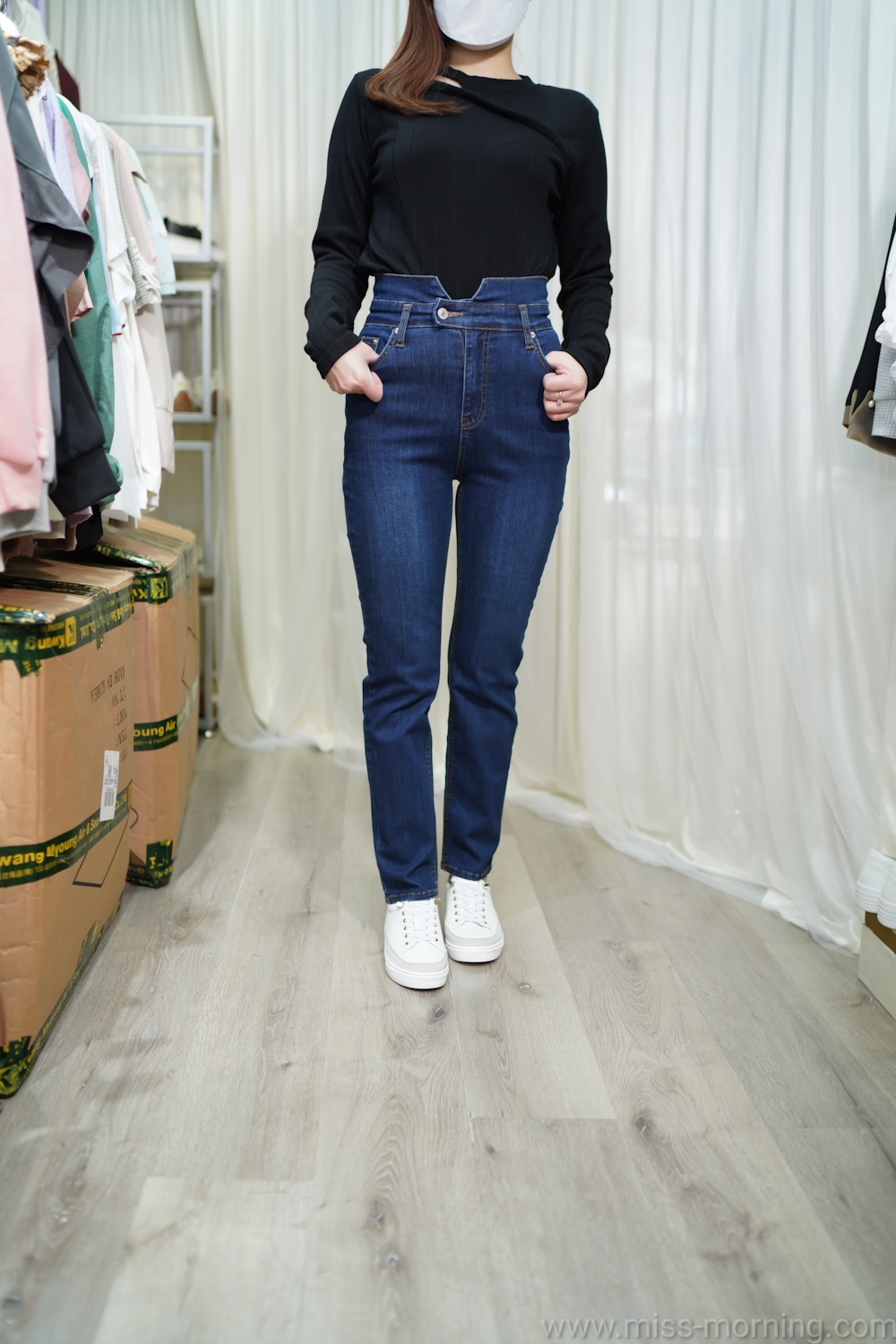 側肩露暗坑紋上衣(12889)&型格高腰牛仔褲(33456)