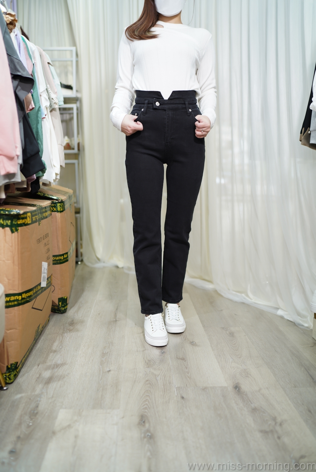 側肩露暗坑紋上衣(12889)&型格高腰牛仔褲(33456)