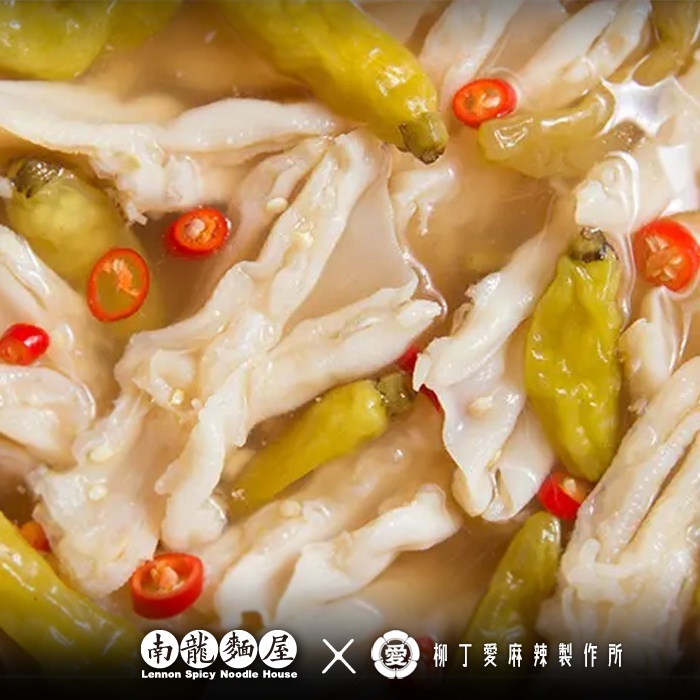 泡椒無骨鴨掌200G【m166】零食 大陸零食 大陸零嘴 麻辣 滷味 冷凍食品 辣椒水 泡椒 檸檬酸 辣椒  零食批發