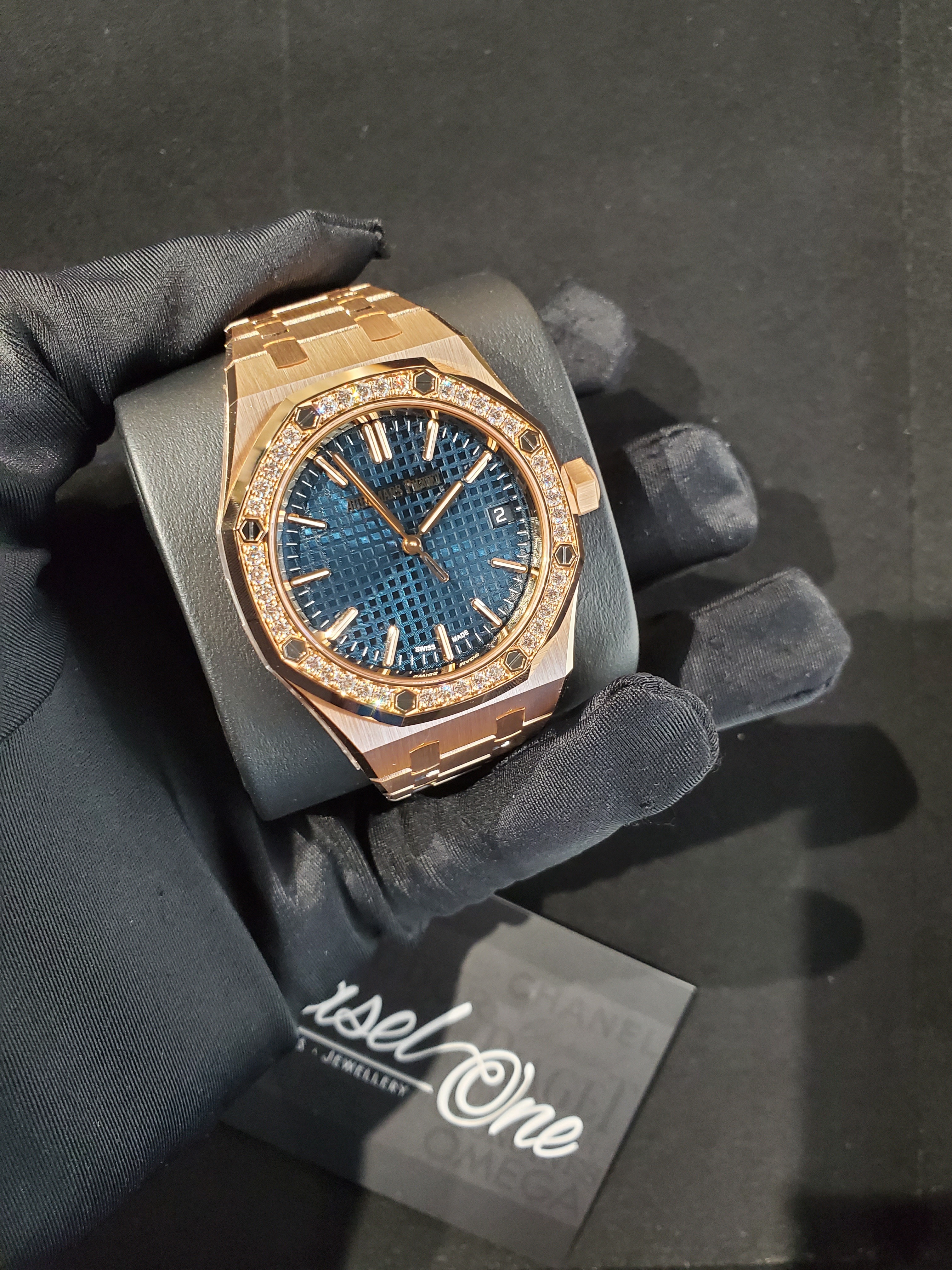 15551OR AUDEMARS PIGUET BLUE DIAL ROSE GOLD ROYAL OAK