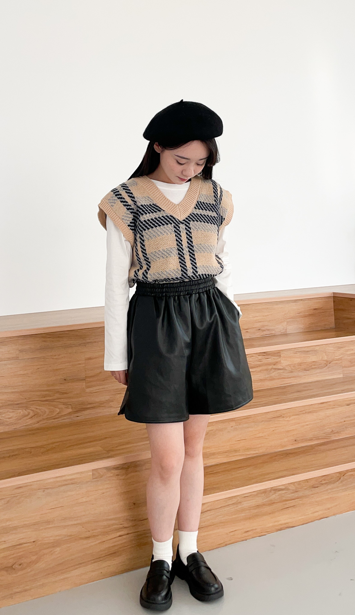 現貨🚚熱銷回歸❤️‍🔥英式質感滑面側開岔皮短褲💕共4色