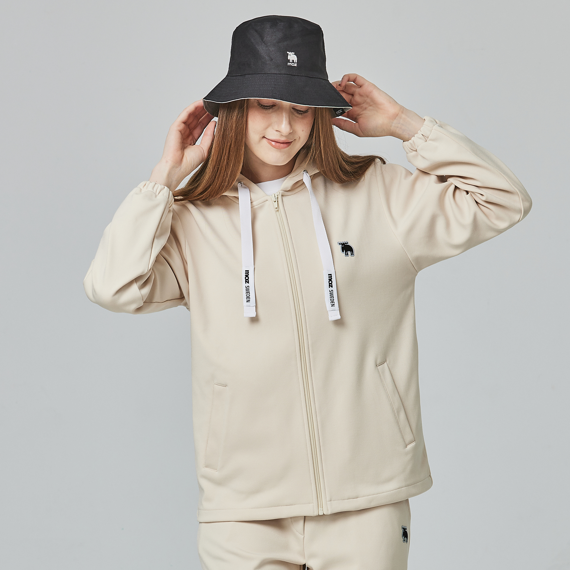 moz瑞典 駝鹿 微刷毛科技複合外套(奶油白) 男女共款