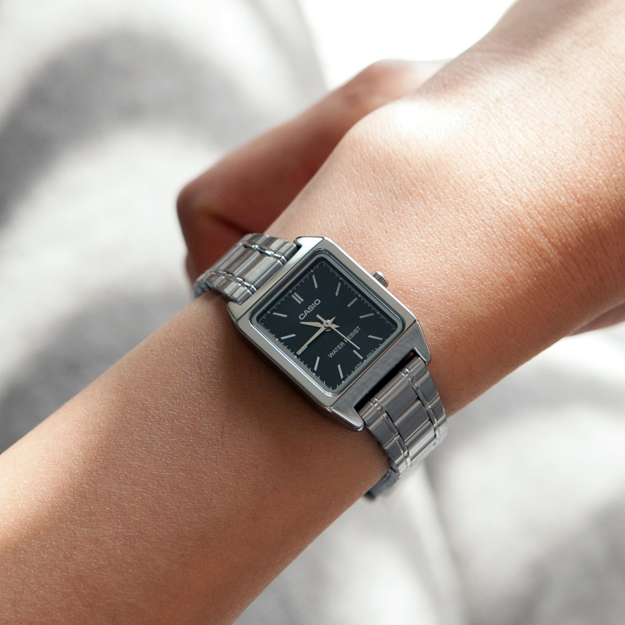 Casio LTP-V007D-1E 22mm 黑面 女裝鋼帶錶 小方錶