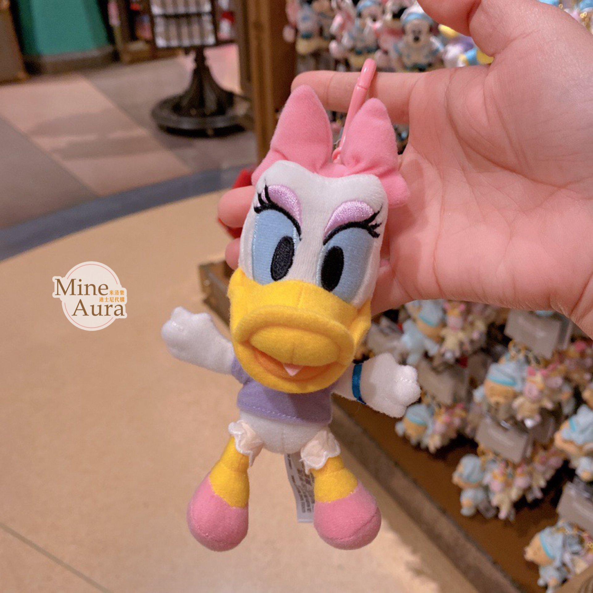 Q版 黛西 Daisy 絨毛造型 鑰匙圈 吊飾 -上海迪士尼樂園