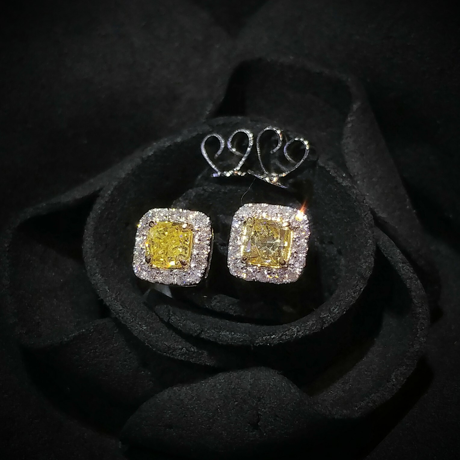 18K Gold 0.83ct Fancy Yellow Cushion Cut Diamond Earrings