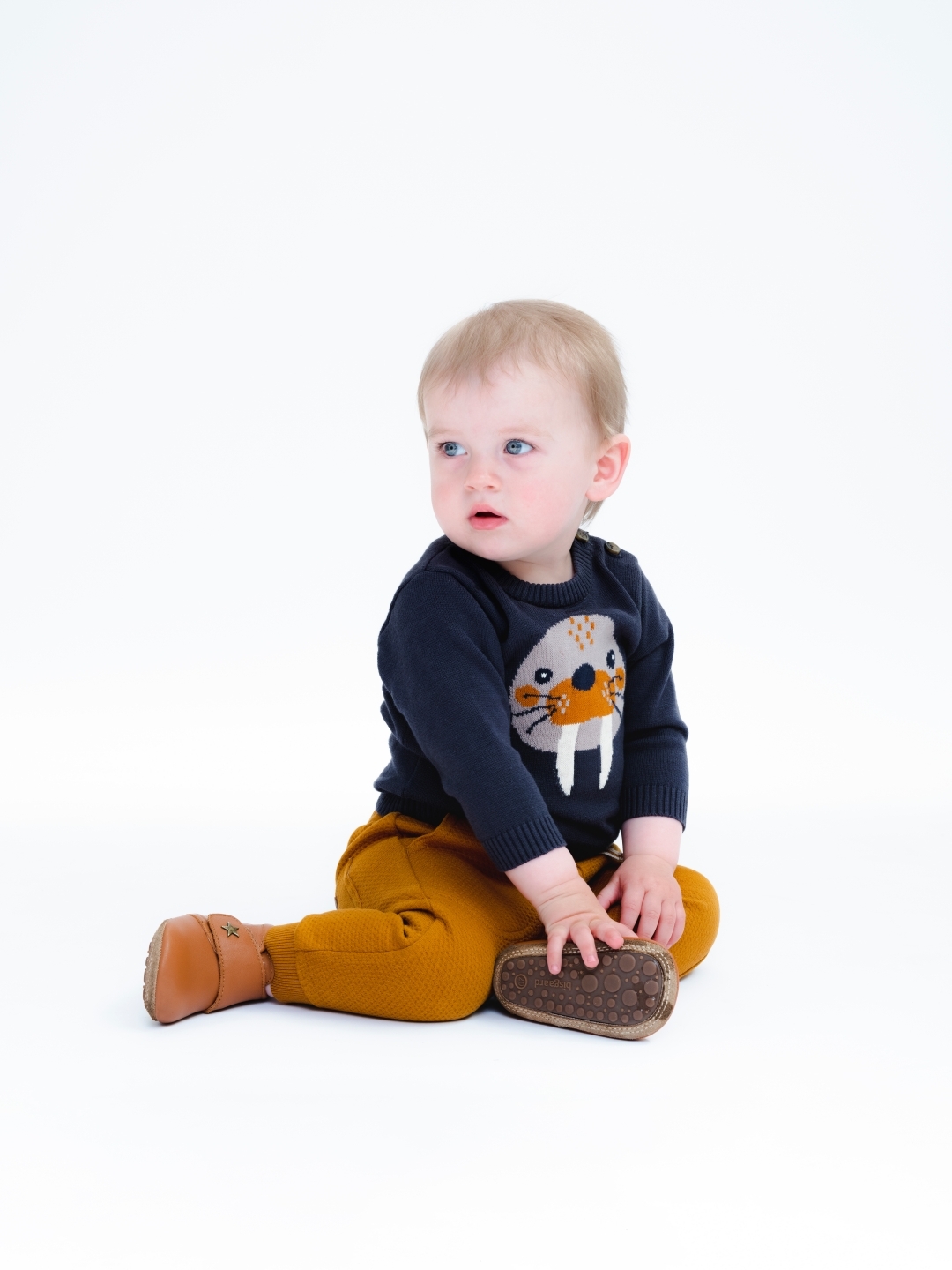 〖 Hust & Claire 〗深藍海獅針織上衣