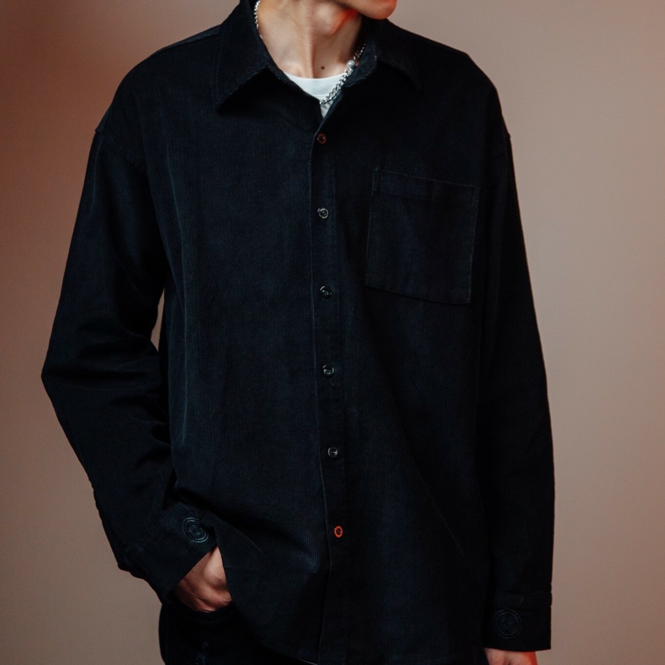 XCTRL 家紋燈芯絨長袖襯衫-黑