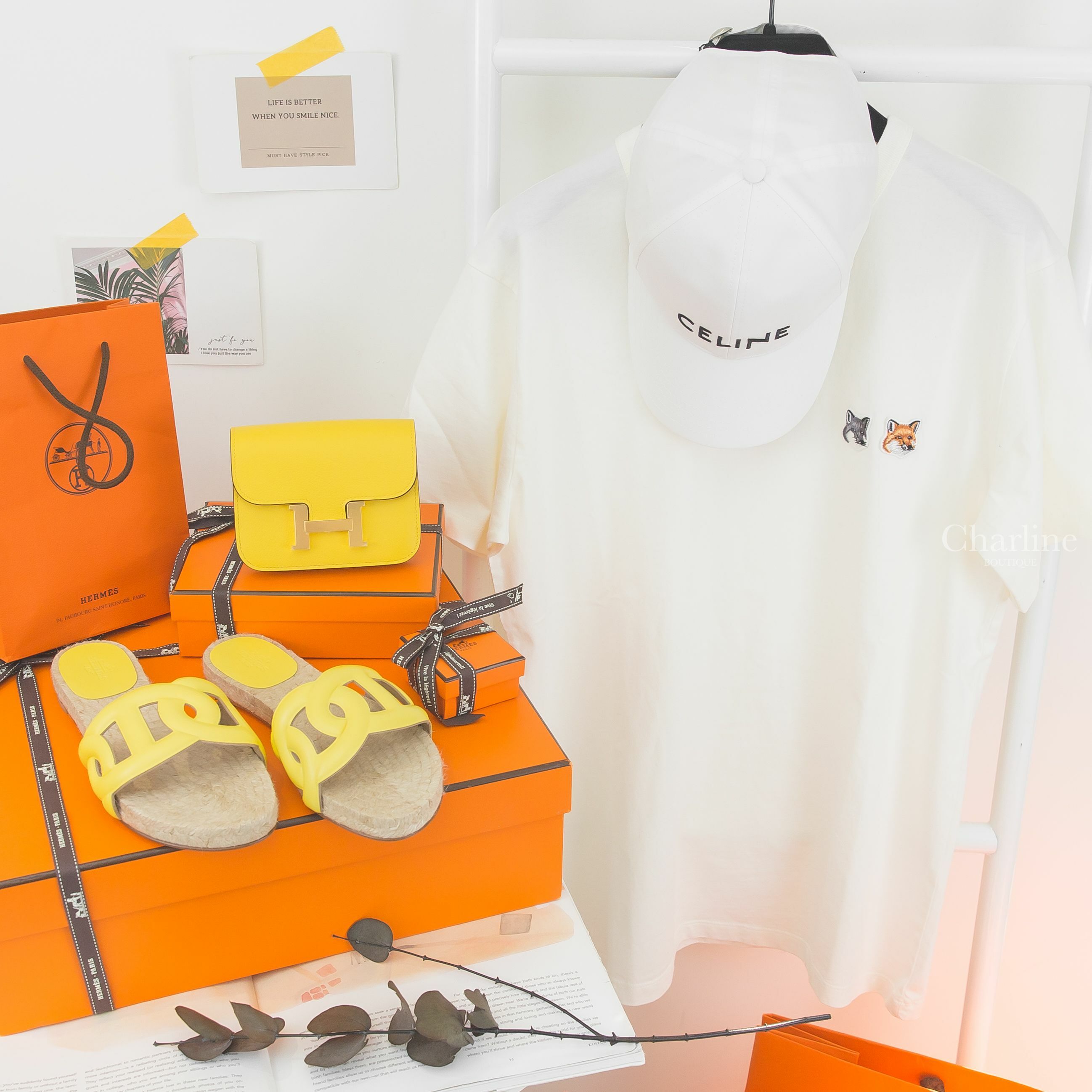 Hermès Constance Slim U刻那不勒斯黃金釦短夾,Hermès Famosa Espadrille 薑黃色山羊皮θ草編平底拖鞋,Celine 白色刺繡黑字棉質棒球帽-Charline Boutique 精品代購