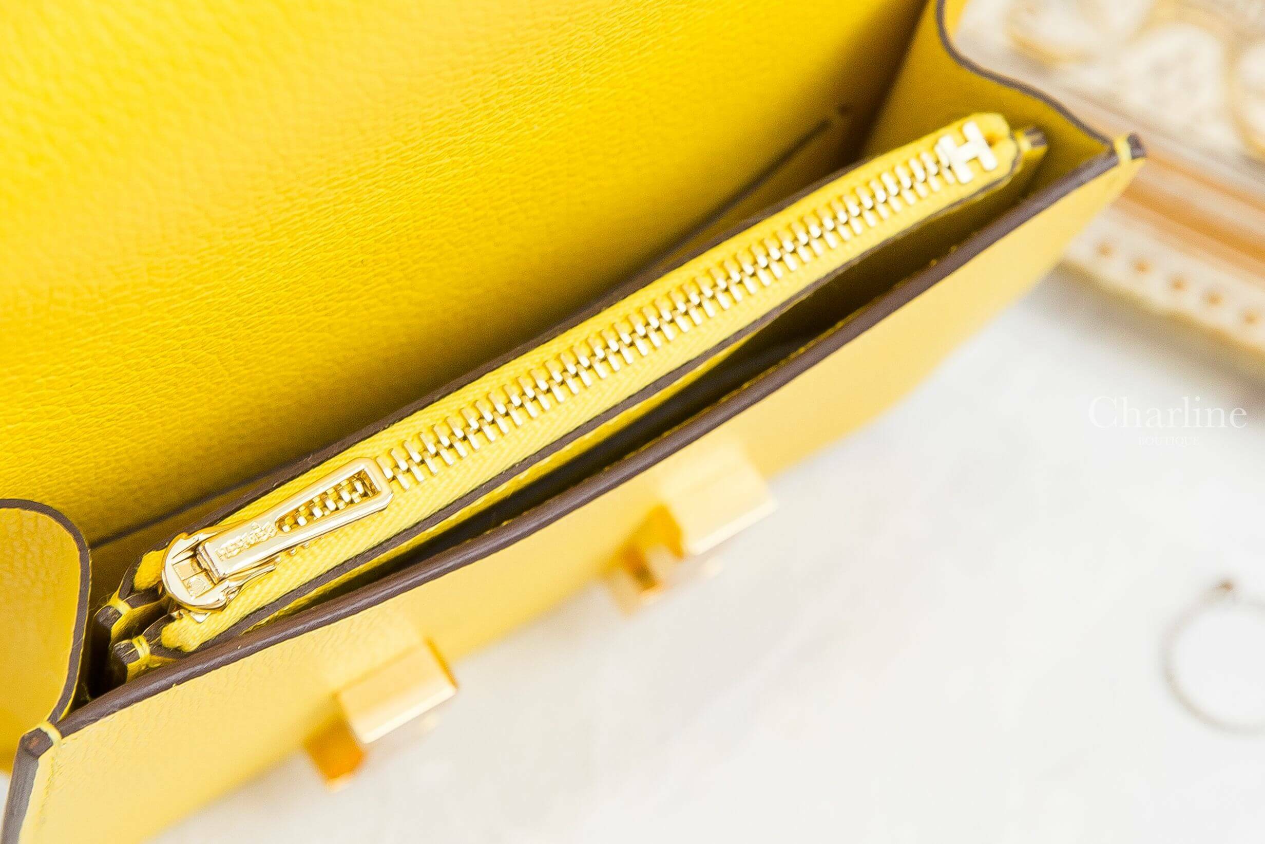 Hermès Constance Slim Wallet 9O Jaune De Naples Evercolor U刻那不勒斯黃金釦短夾-Charline Boutique 精品代購