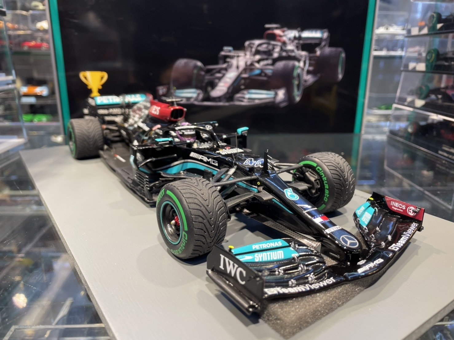 Spark Mercedes-AMG F1 W12 100勝記念 1/43 Spark 1:43 L. Hamilton Mercedes-AMG F1 W12 #44 100th GP Win