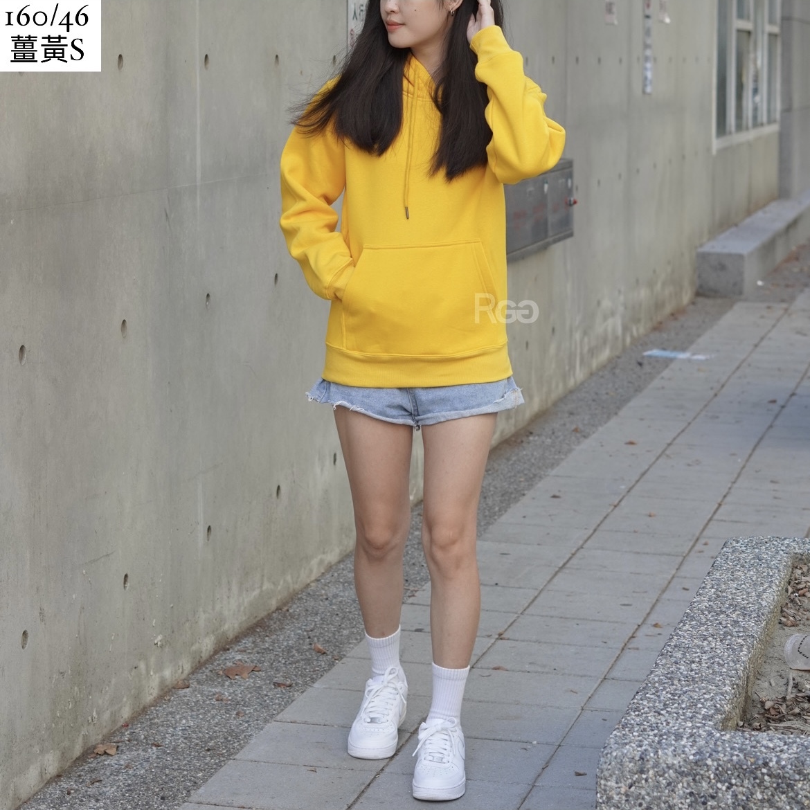 美式休閒素面內刷毛帽T薑黃S實穿照