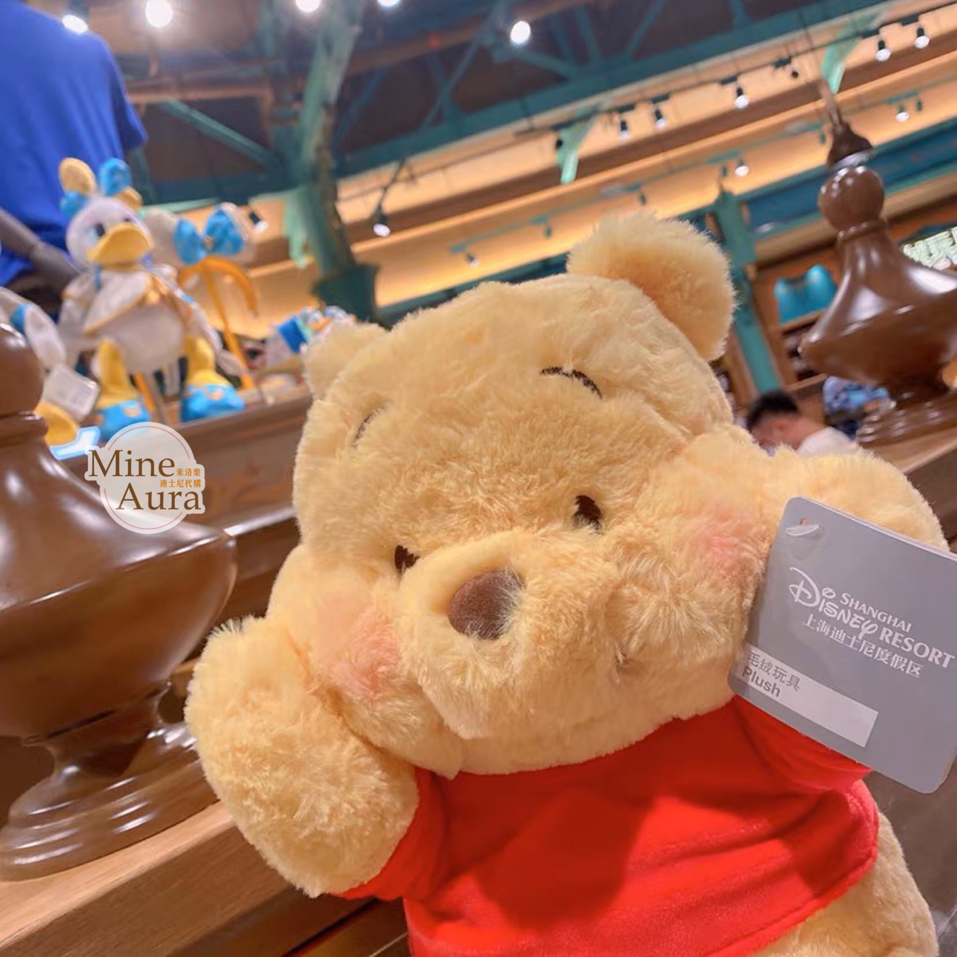 小熊維尼 Winnie the Pooh 托腮 臉紅紅 娃娃玩偶 -上海迪士尼樂園