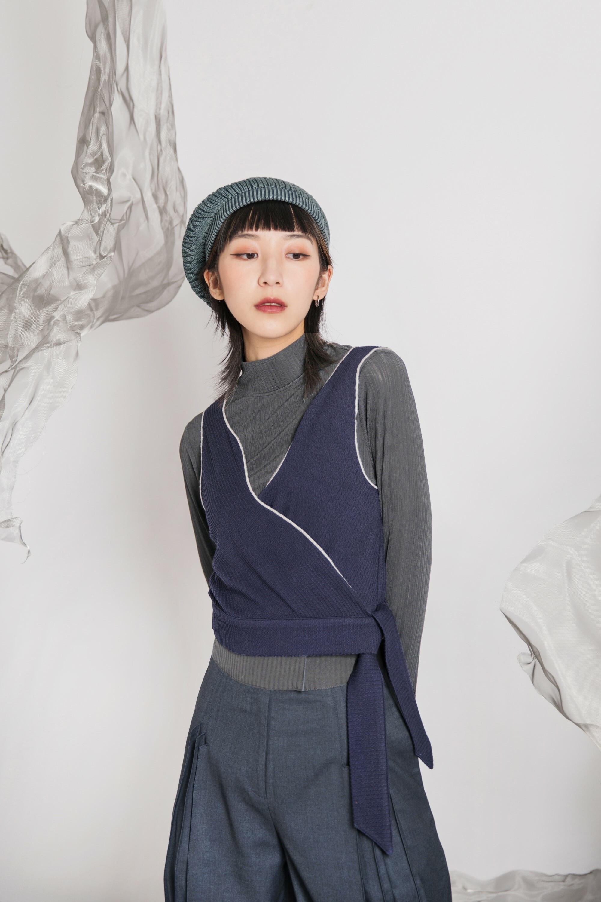 Wrapped Tied Knit Vest With High Neck knit Inner - T251A
