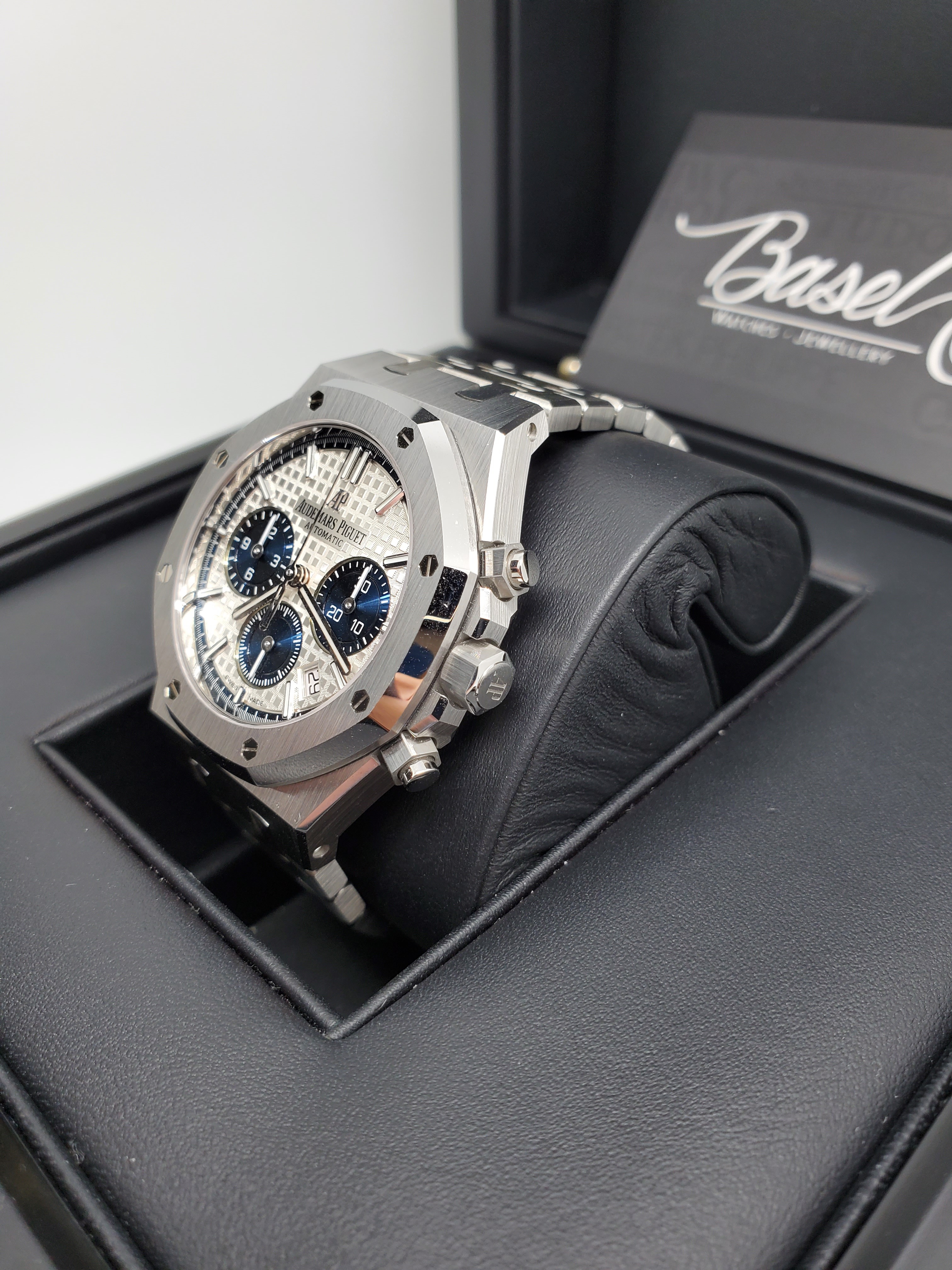 26315ST ROYAL OAK CHRONOGRAPH white dial blue counters