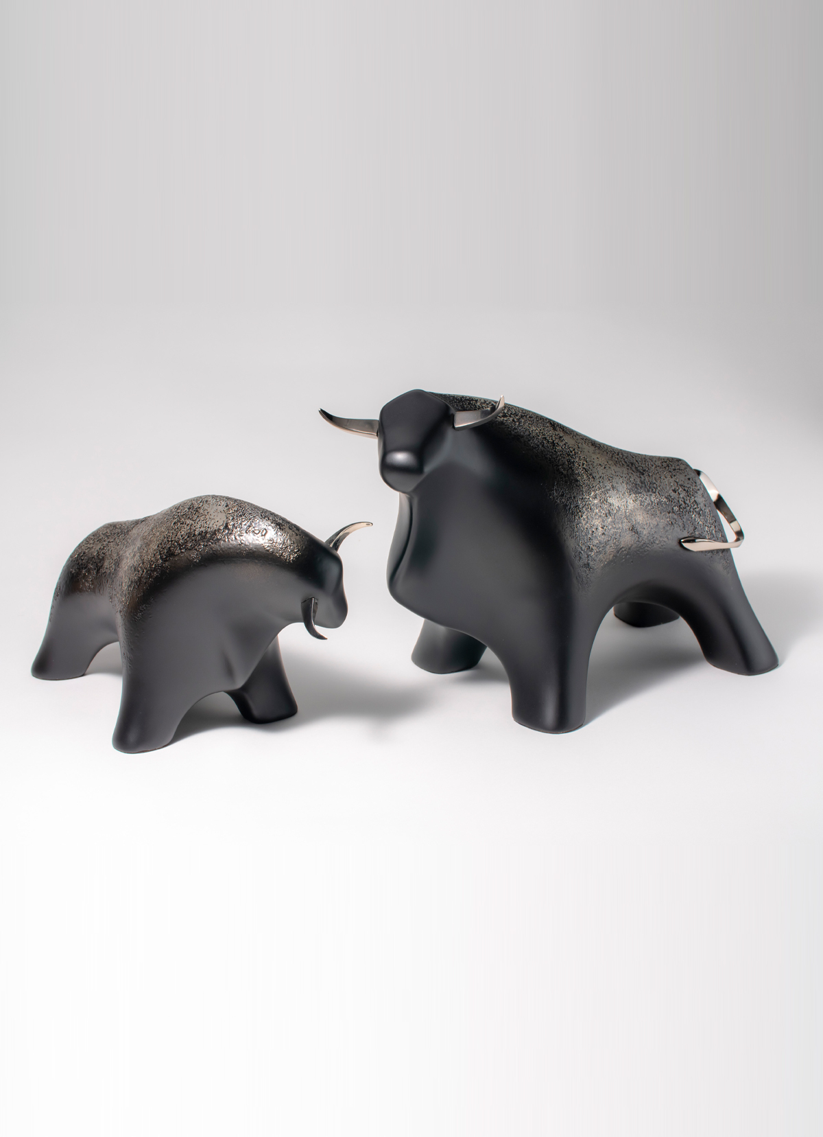 秘魯工匠手工陶瓷藝術公牛擺飾組-黑金色-2201PH