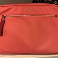 [S] KATE SPADE WKR00577 THE LITTLE BETT LOPTOP SLV W STRAP,DEEP DAHLI, 196021078101 (SKS263)
