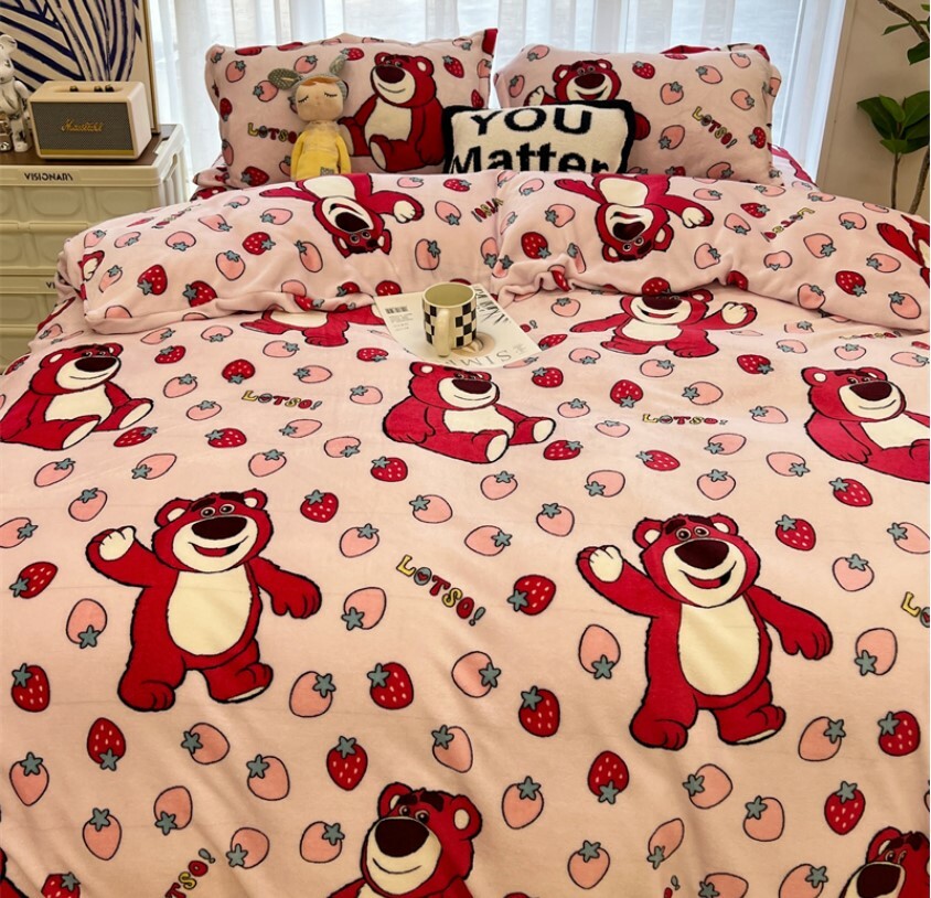 Hello Lotso Bear 草莓熊 加厚保暖 雙面絨 4件套 | 珊瑚絨 | 床上用品 (逢星期日截單後14-21個工作天發貨)