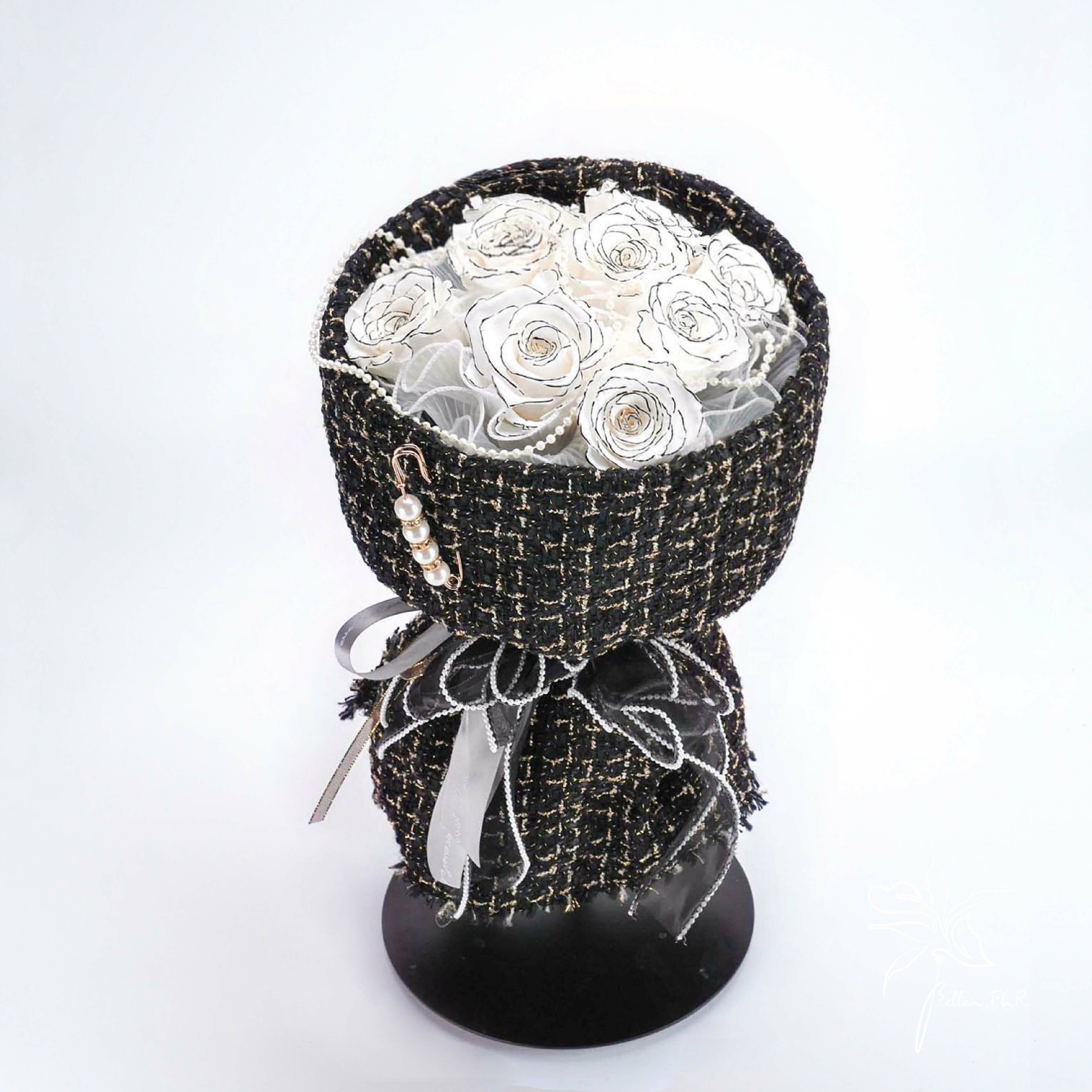 【就喜歡你香香的】9朵永生玫瑰花束-白黑滾邊