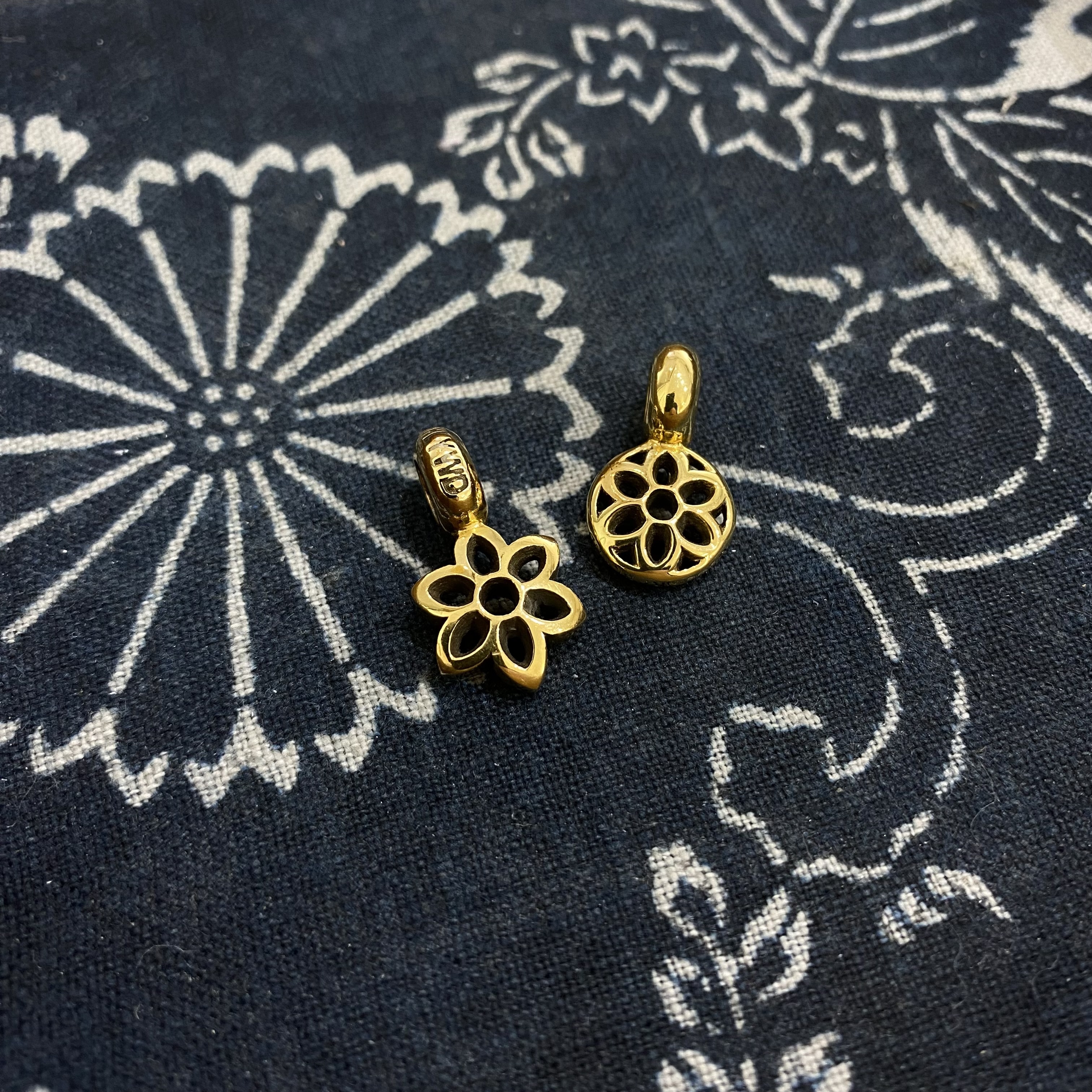 22K Rosette Pendant Series