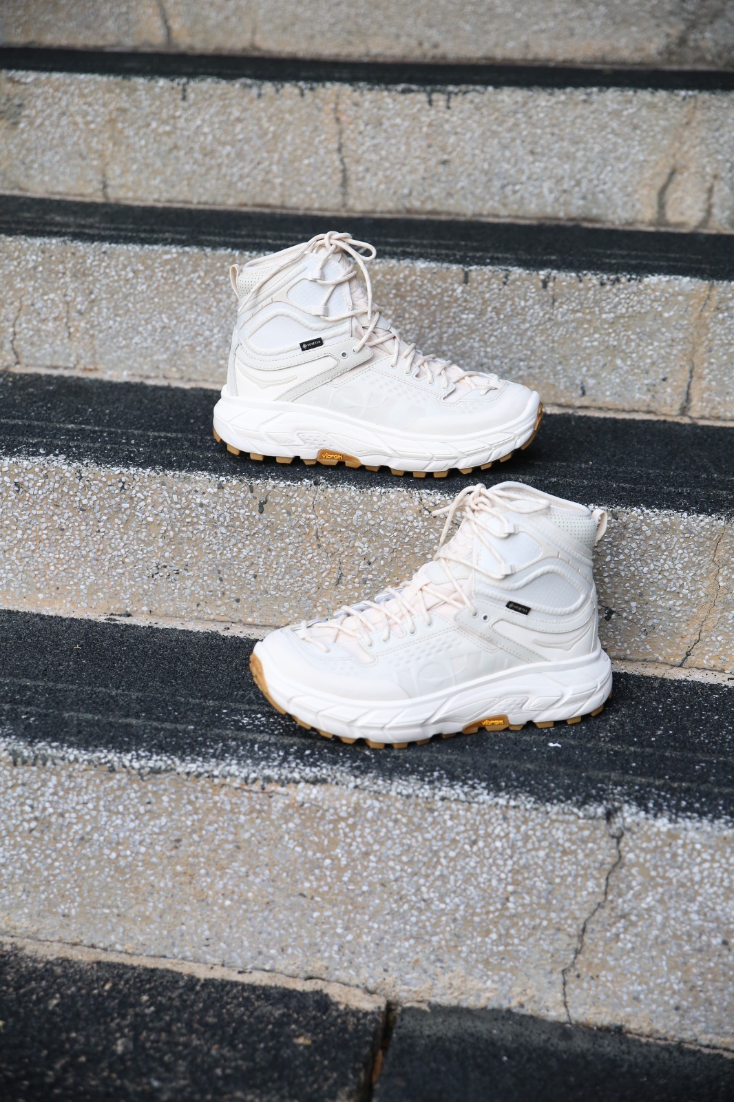 {現貨} HOKA ONE ONE ULTRA HI Gore-Tex "Eggnog"