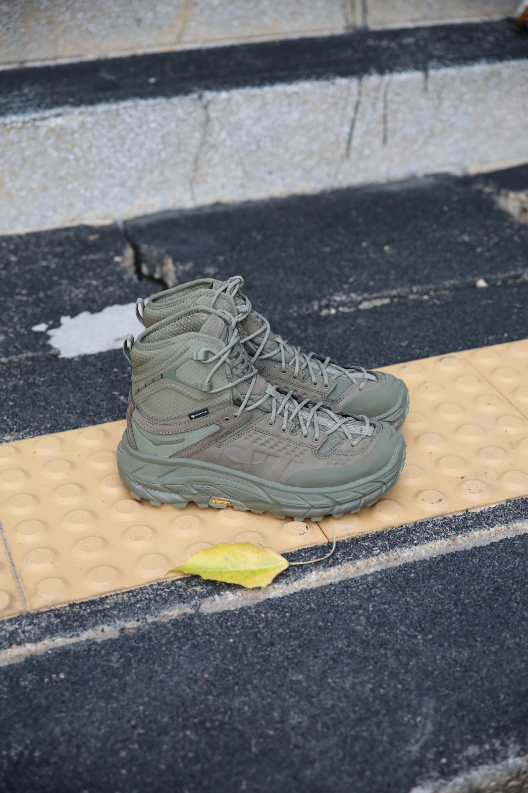 {現貨} HOKA ONE ONE ULTRA HI Gore-Tex "Olive"