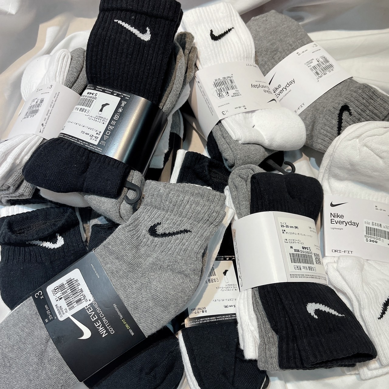 日本連線 Nike 黑灰白 三色ㄧ組 日本限定 長襪sx7664-964、短襪sx7667-964