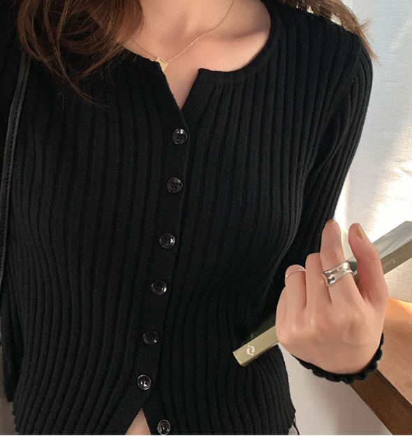 ᴷᴼᴿᴱᴬ 🇰🇷<現貨>秋冬V領針織衫