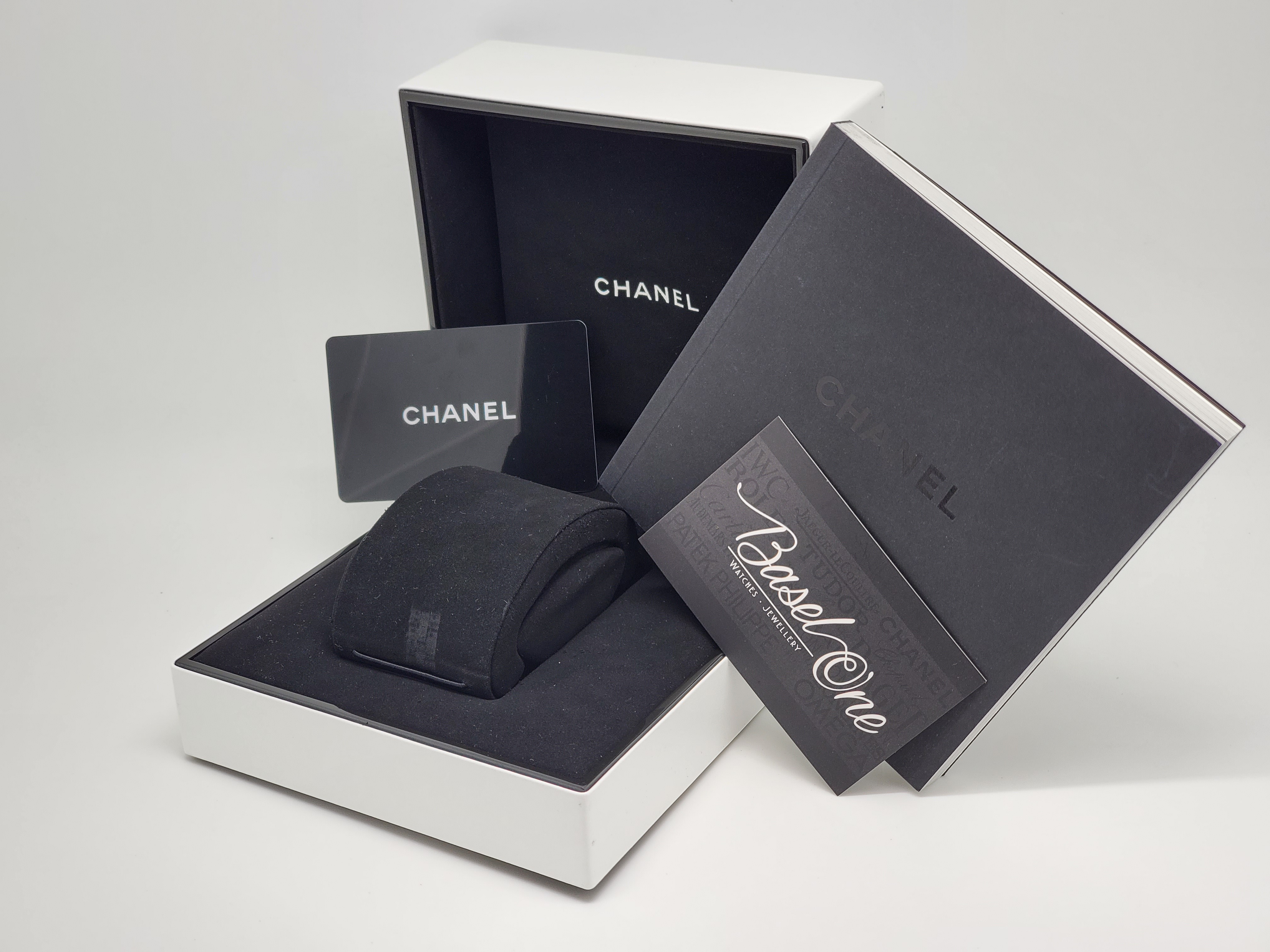 BRAND NEW CHANEL H5705 5705 J12 WHITE DIAL WITH DIAMOND CERAMIC CERAMIC 38 MM