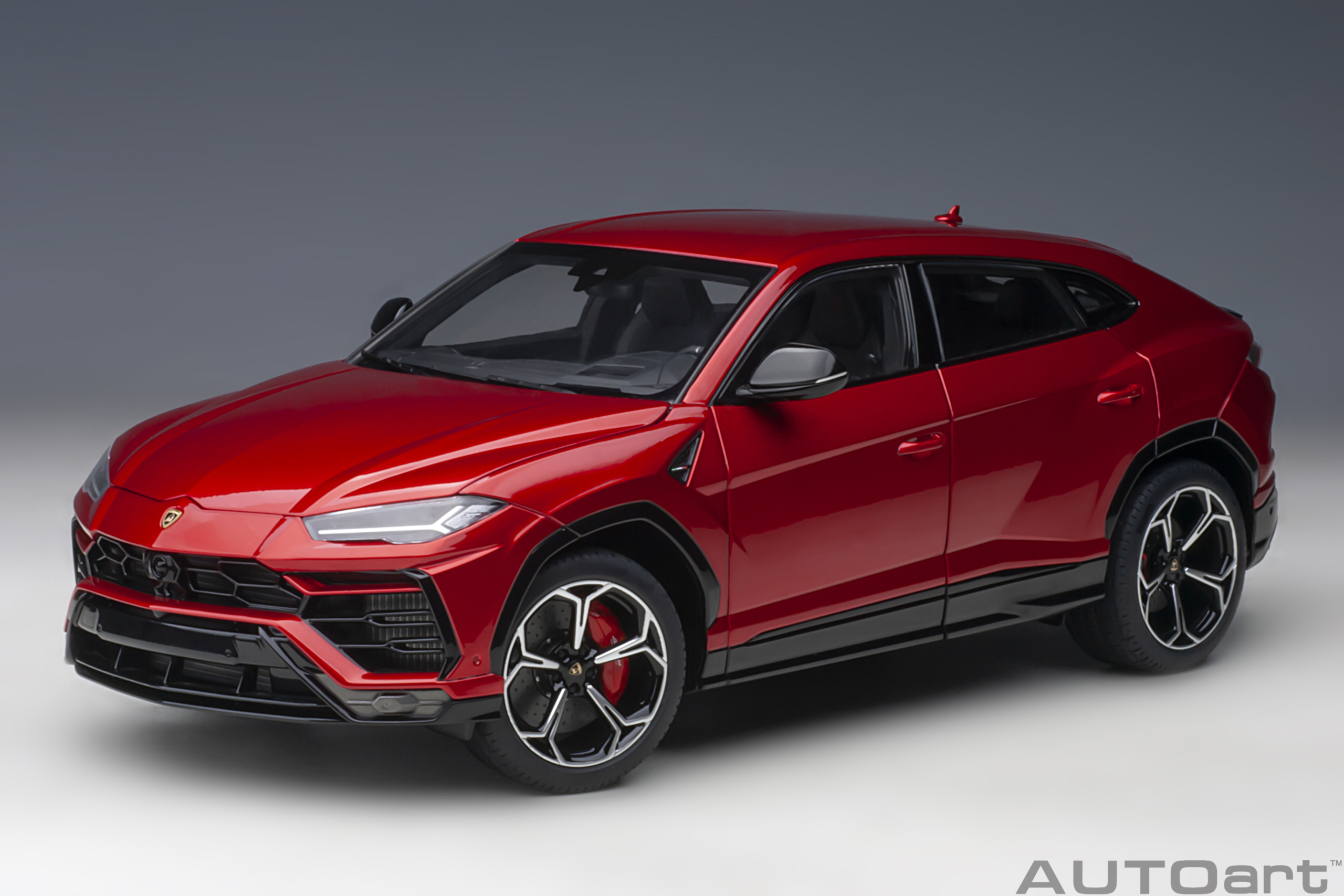 1/18 AUTOART  Lamborghini Urus (Rosso Efesto) (79170)
