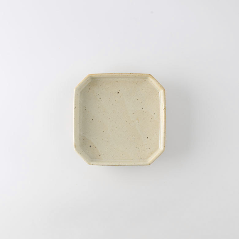 Pave medium plate Beige | studio m'