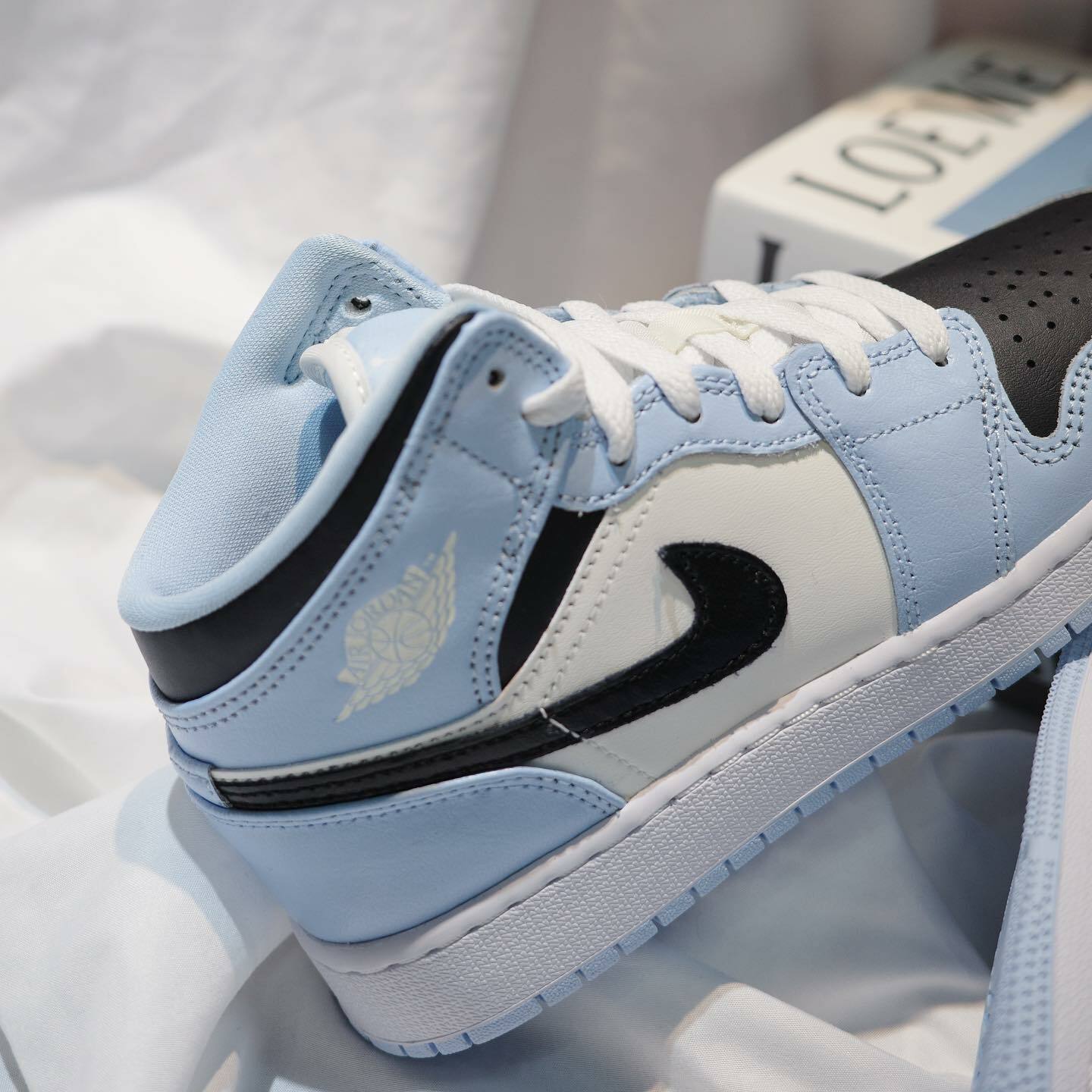 Air Jordan 1 Mid Ice Blue 冰塊藍高筒休閒鞋大童款GS (555112-401