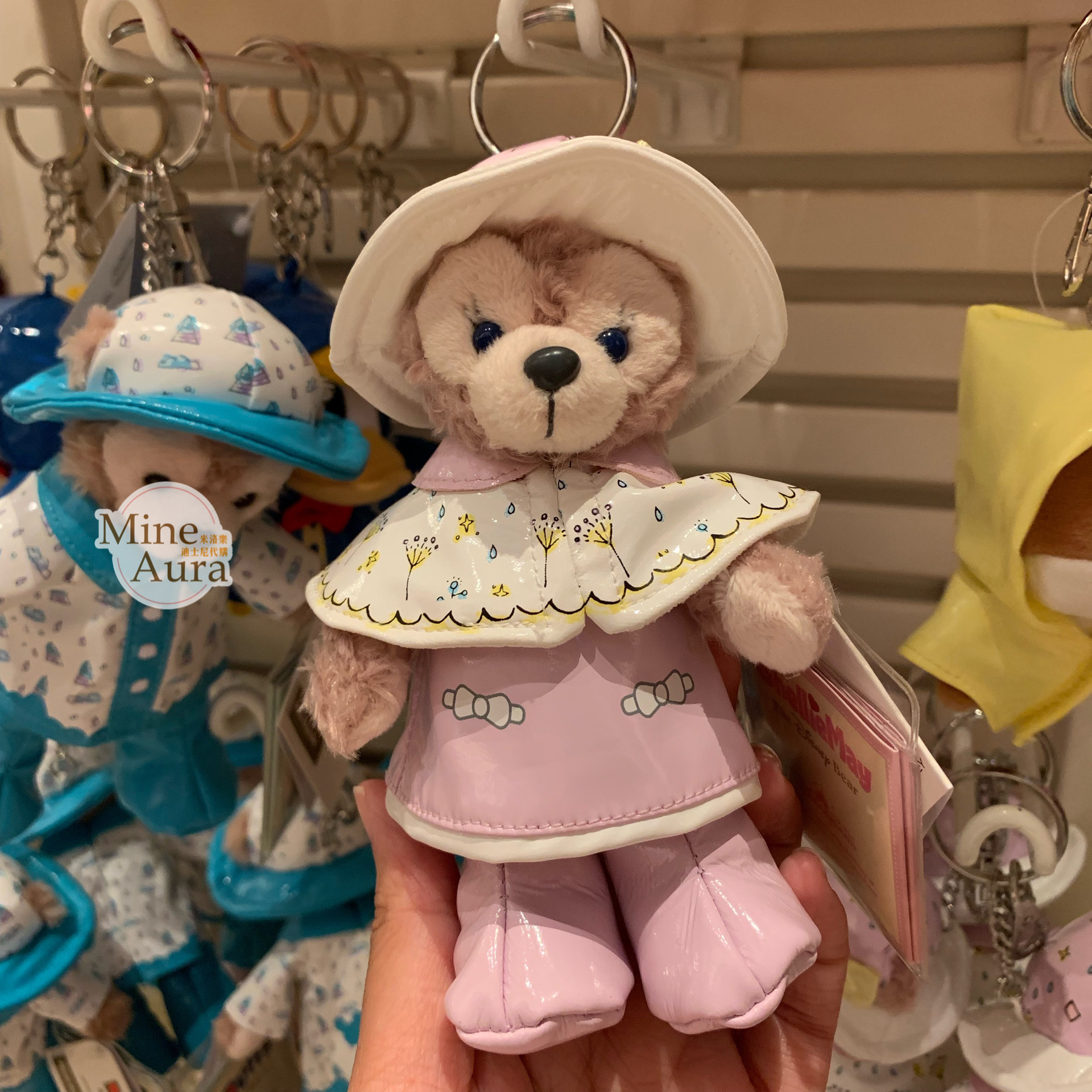 (現貨) 雪莉玫 ShellieMay 雨衣裝造型 絨毛 吊飾 鑰匙圈 -香港迪士尼樂園