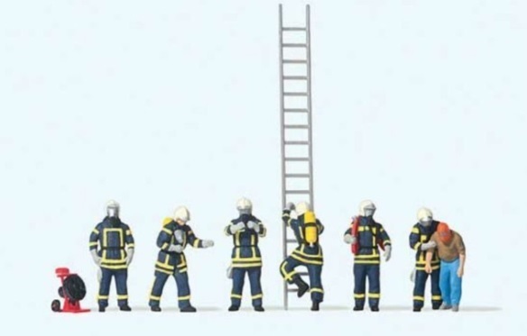 Preiser 10765 HO規 著制服的消防員