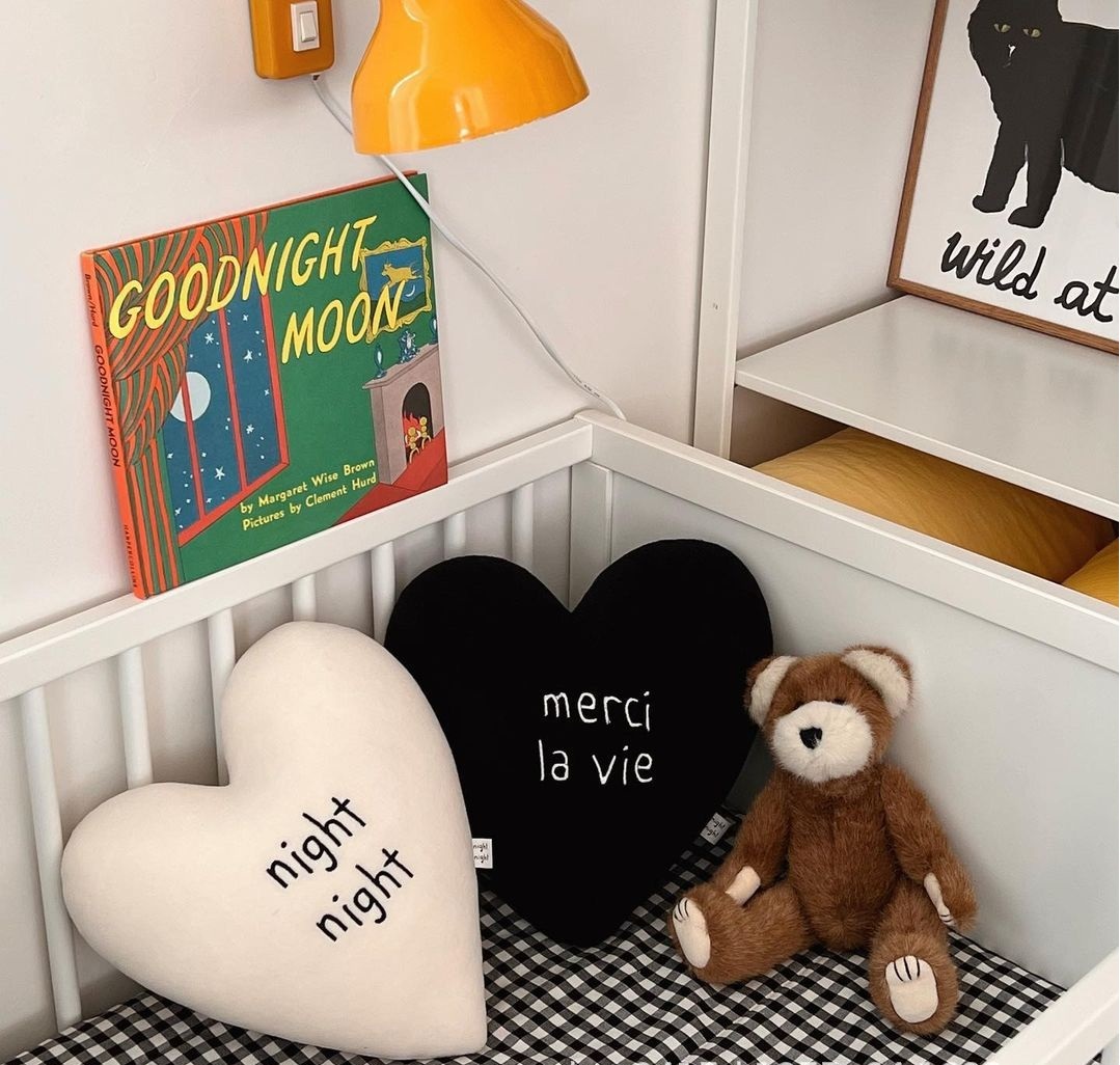 《1232》INS風愛心雲朵刺繡抱枕