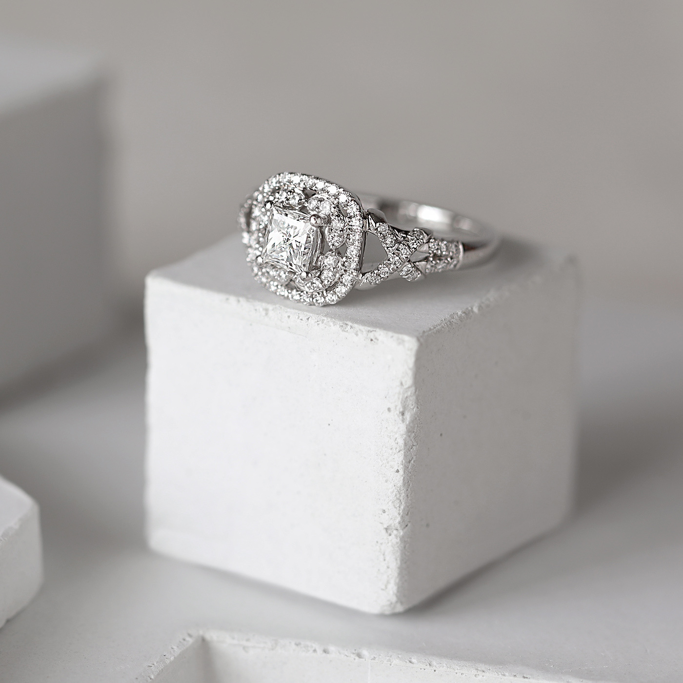 引蝶紛飛 — GIA50分鑽石戒指