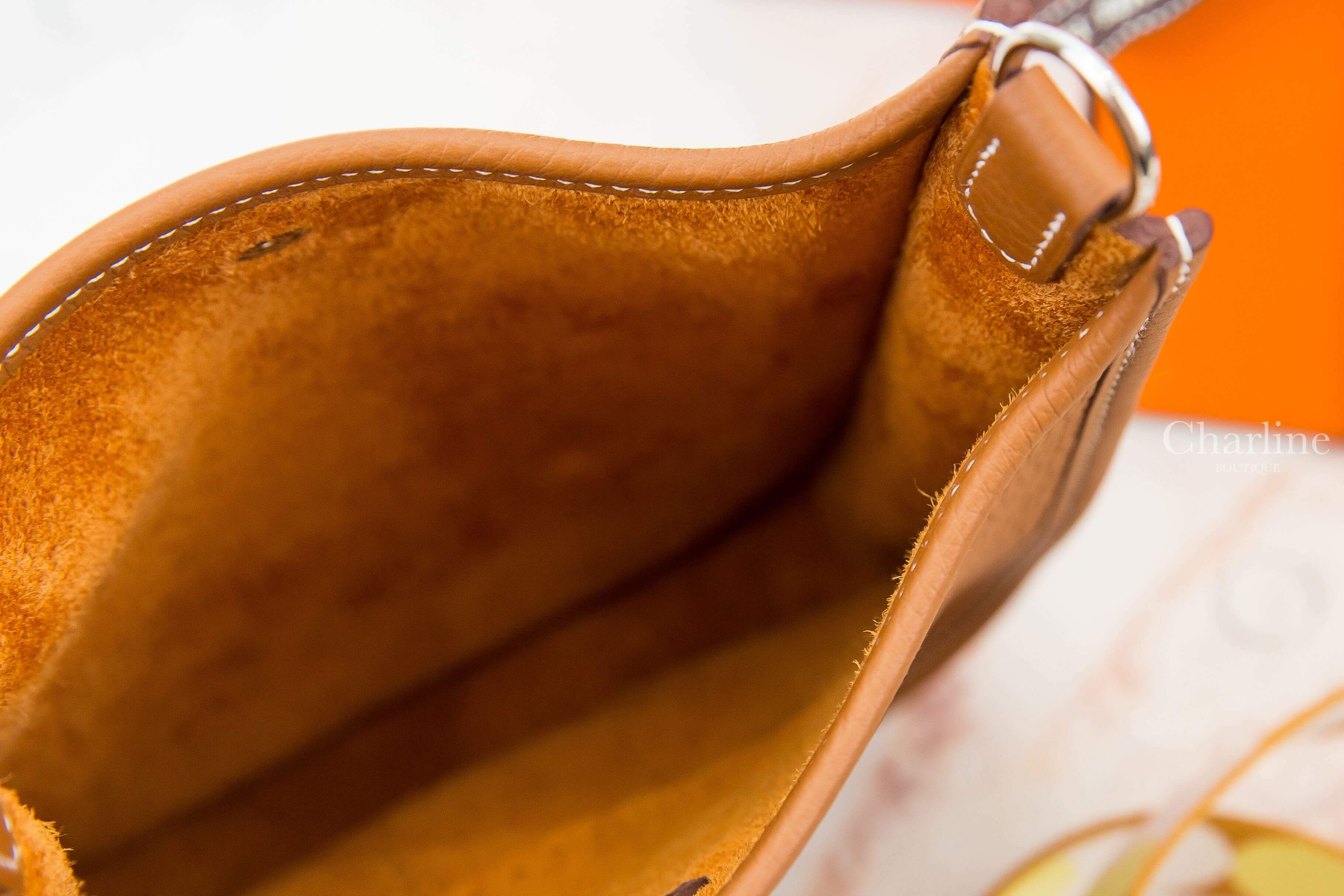 Hermès Evelyne TPM 16cm 37 Gold Taurillon Clemence U刻焦糖色銀釦圓點背帶簍空洞洞肩背包-Charline Boutique 精品代購