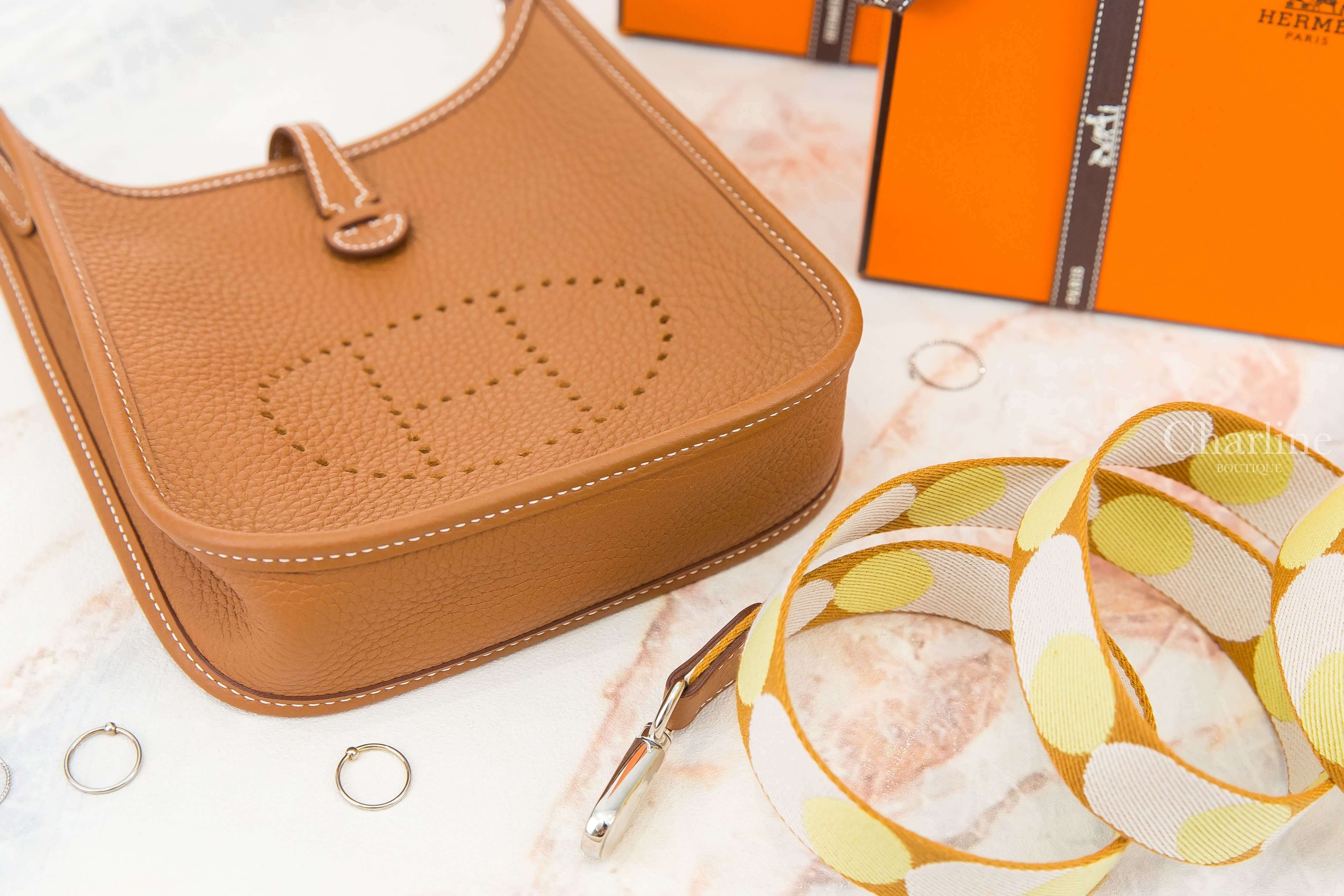 Hermès Evelyne TPM 16cm 37 Gold Taurillon Clemence U刻焦糖色銀釦圓點背帶簍空洞洞肩背包-Charline Boutique 精品代購