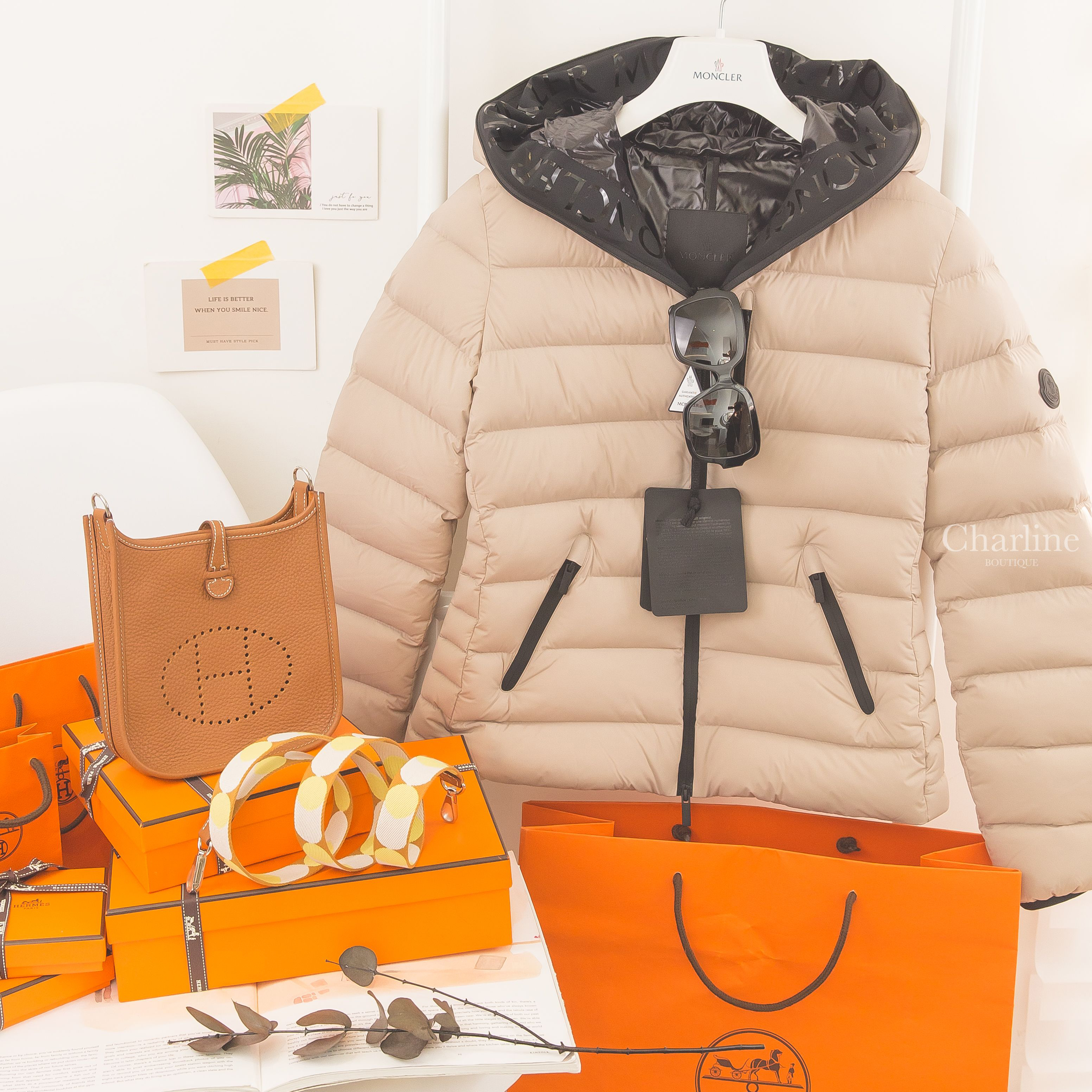 Hermès Evelyne TPM 16cm 37 Gold Taurillon Clemence U刻焦糖色銀釦圓點背帶簍空洞洞肩背包,Chanel 黑色方框灰色鏡片側邊愛心CC太陽眼鏡-Charline Boutique 精品代購