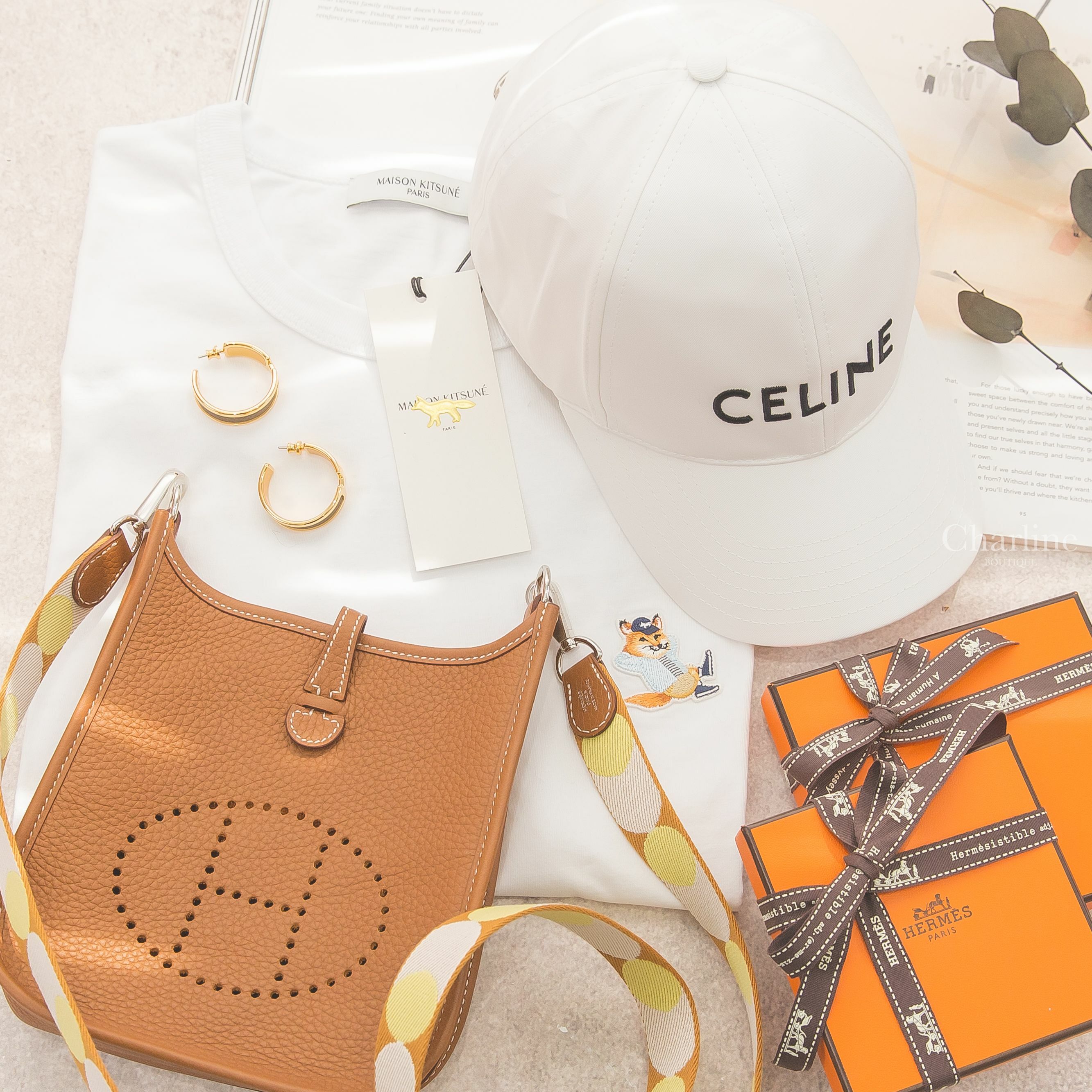 Hermès Evelyne 16cm 37 Gold U刻焦糖色銀釦圓點背帶簍空洞洞肩背包,Celine 白色刺繡黑字棉質棒球帽,Hermès 大象灰小牛皮金色H圓圈耳環-Charline Boutique 精品代購