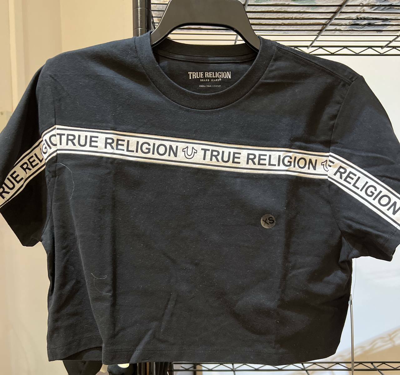 [S] TRUE RELIGION TICKER TR SS BELLA CROP,BLACK, 204684-BLACK (STR68)