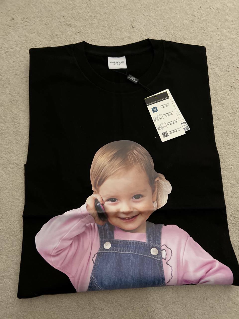 [S] ADLV BF GIRL ANSWERING PHONE SHORT SLEEVE R,BLACK, ADLV22SS-SSBKBF-PGR (SAV102)