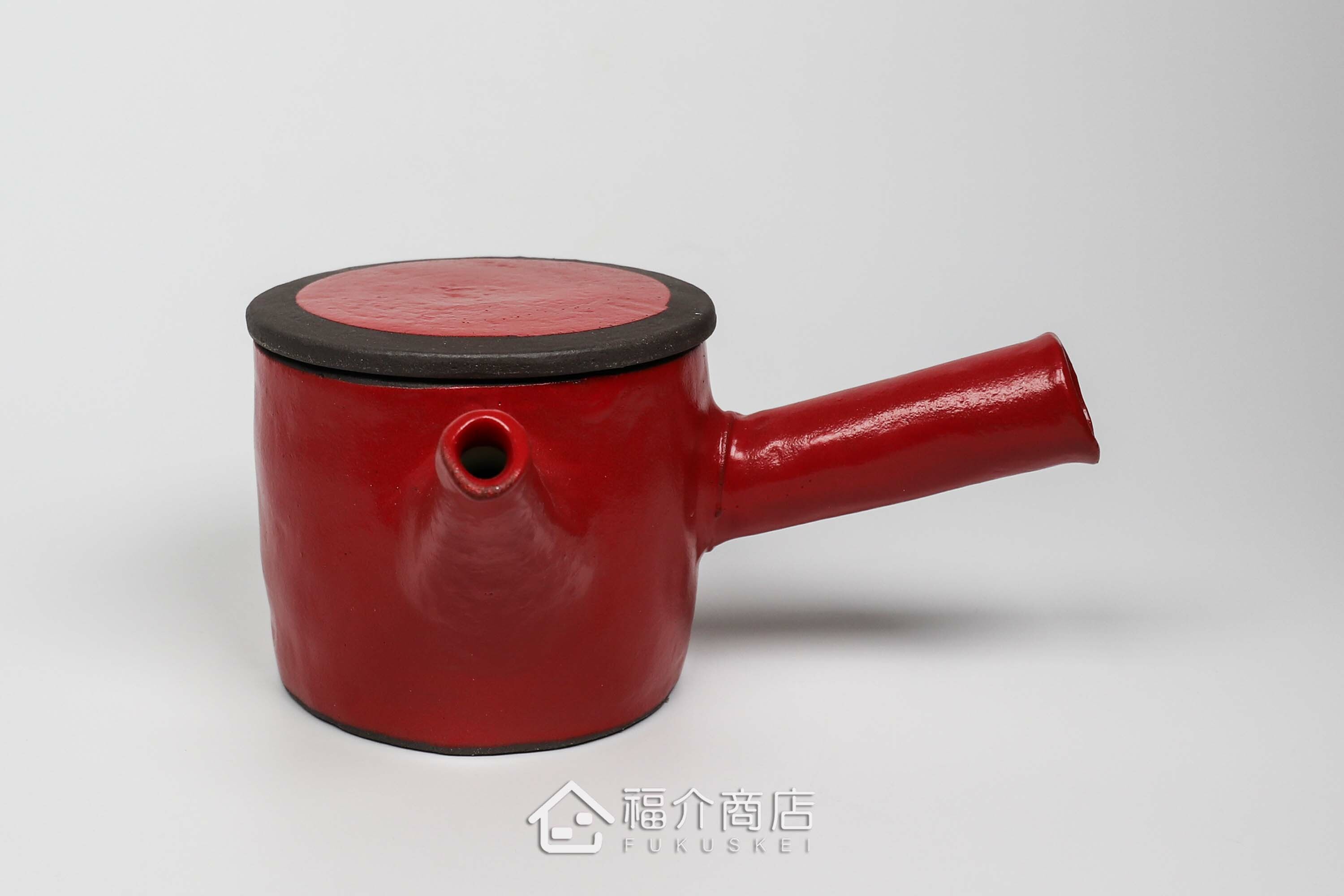 泡茶用的紅色陶茶壺